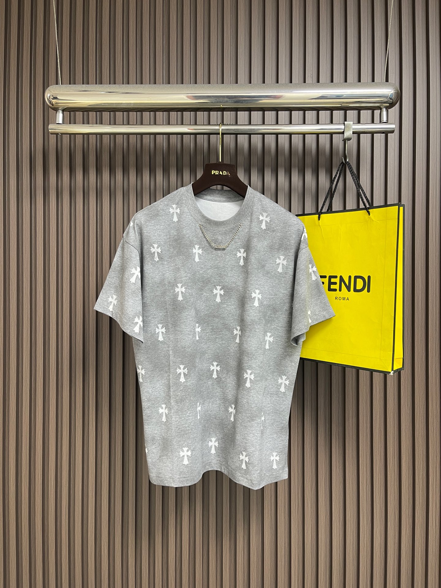NO:945834,CH Chrome Hearts jacquard all-over printed short-sleeved T-shirt. The cross-pattern jacquard fabric is soft and breathable. The front and rear panels are cut in opposite directions. The imported printing effect is full. A must-have short-sleeved T-shirt for summer. Size M-3XL,,chrome hearts,T-shirt,tees,t-shirt,19860909CH 克罗心 提花满印短袖T恤 十字花提花面料上手柔软透气 前后幅对花定位裁剪 进口印花效果饱满 夏日必备短袖.尺码M-3XL,,chrome hearts,T-shirt,tees，t-shirt,,Men's clothing