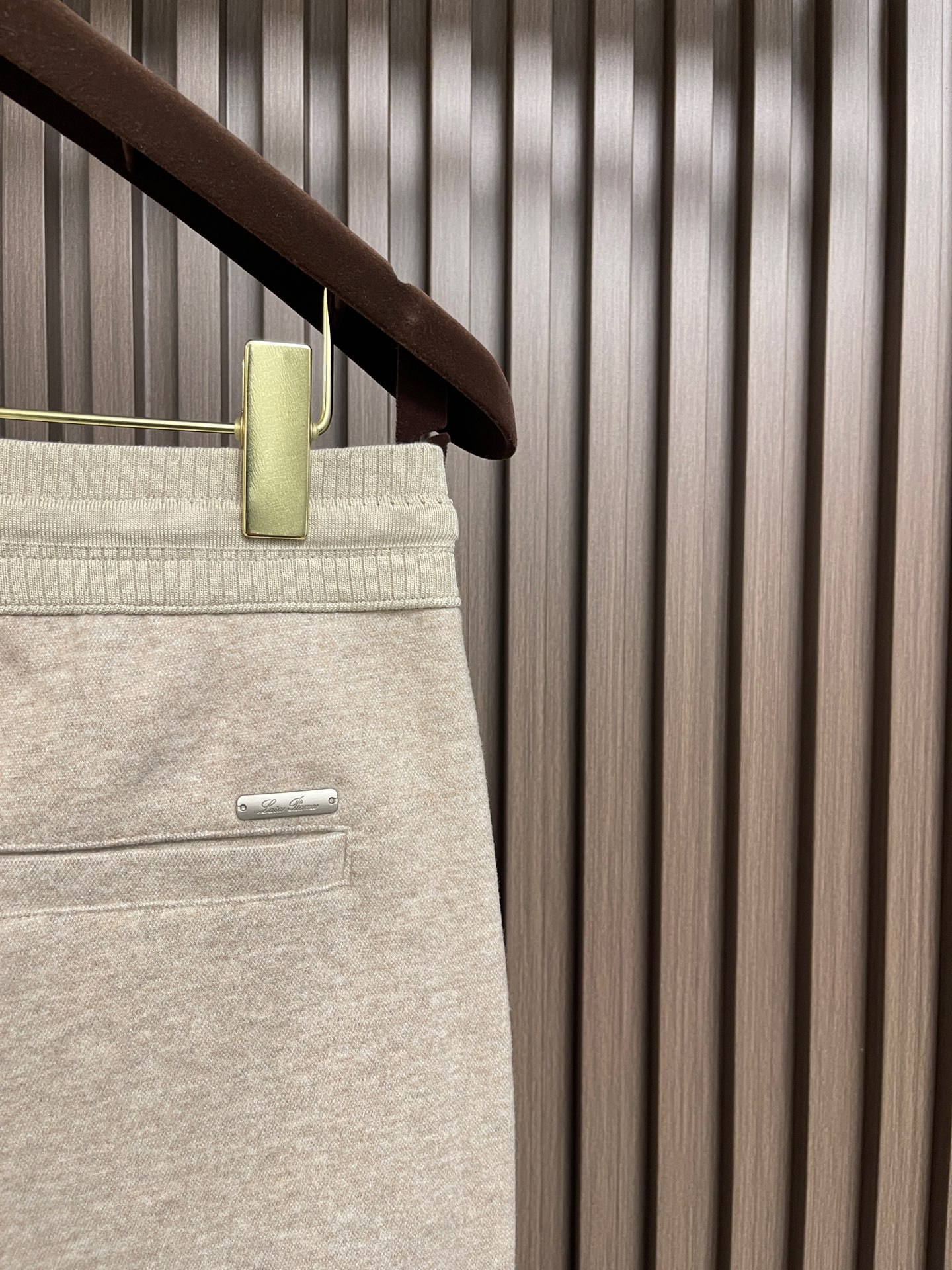 🛒🛒Loro piana LoroPiana 2026SS夏季新款水洗休闲裤 肉眼可见的利落裁剪，直筒修身款裤型！密实齐