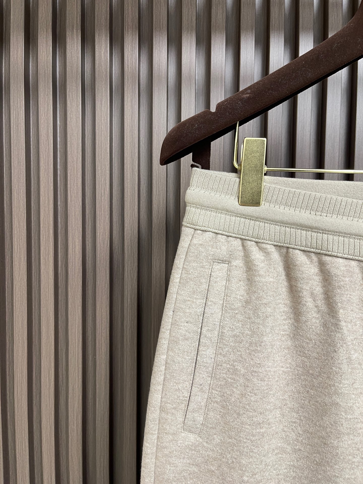 🛒🛒Loro piana LoroPiana 2026SS夏季新款水洗休闲裤 肉眼可见的利落裁剪，直筒修身款裤型！密实齐