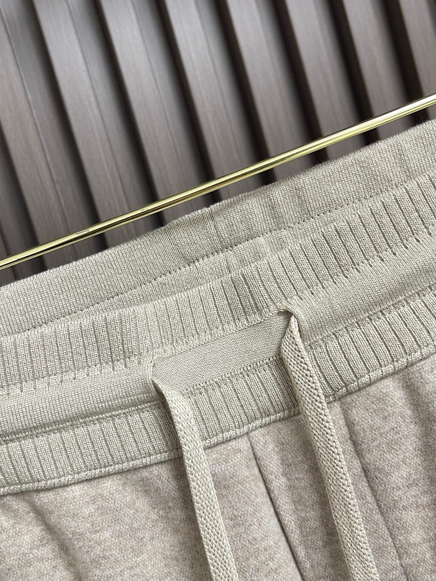 🛒🛒Loro piana LoroPiana 2026SS夏季新款水洗休闲裤 肉眼可见的利落裁剪，直筒修身款裤型！密实齐