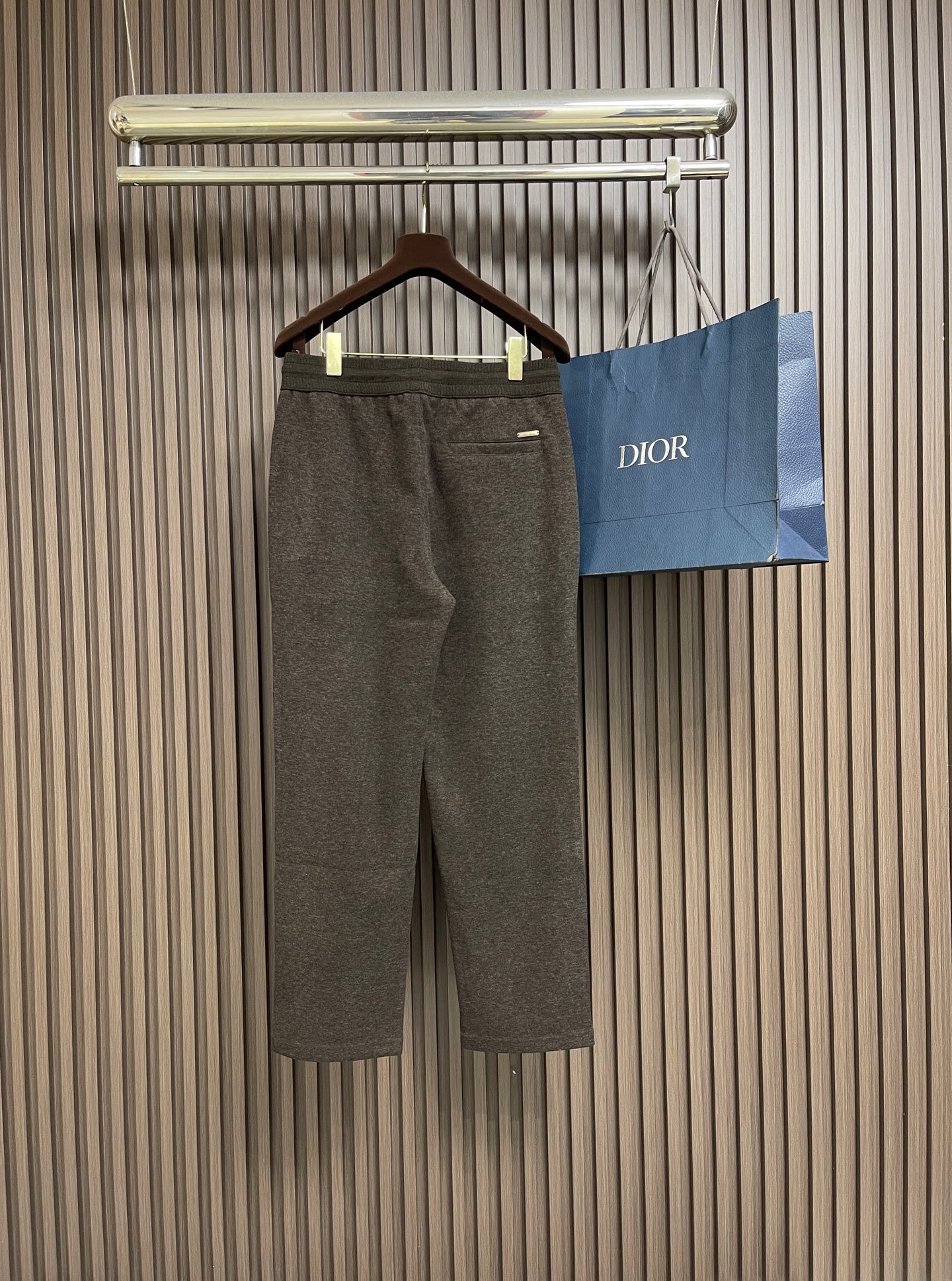 🛒🛒Loro piana LoroPiana 2026SS夏季新款水洗休闲裤 肉眼可见的利落裁剪，直筒修身款裤型！密实齐