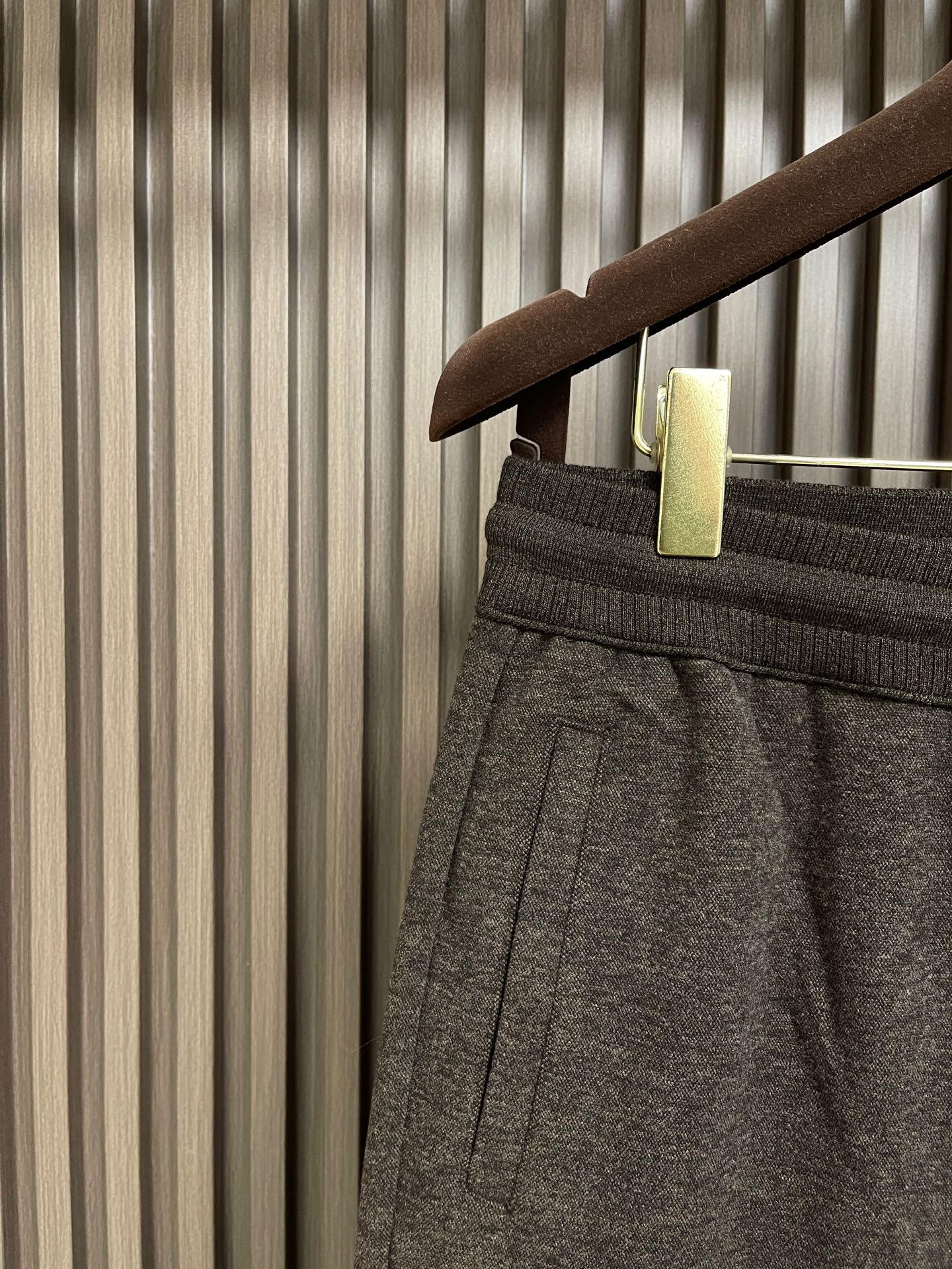🛒🛒Loro piana LoroPiana 2026SS夏季新款水洗休闲裤 肉眼可见的利落裁剪，直筒修身款裤型！密实齐