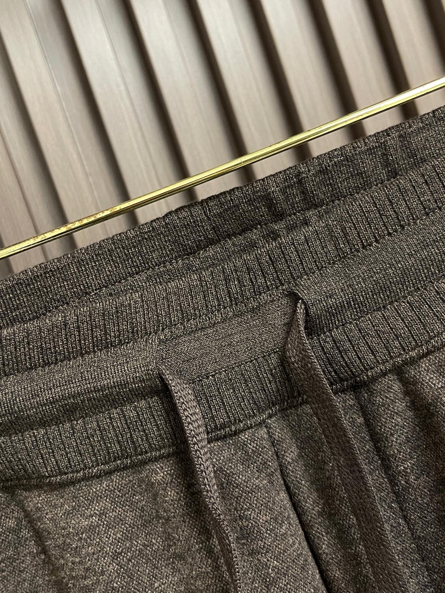 🛒🛒Loro piana LoroPiana 2026SS夏季新款水洗休闲裤 肉眼可见的利落裁剪，直筒修身款裤型！密实齐