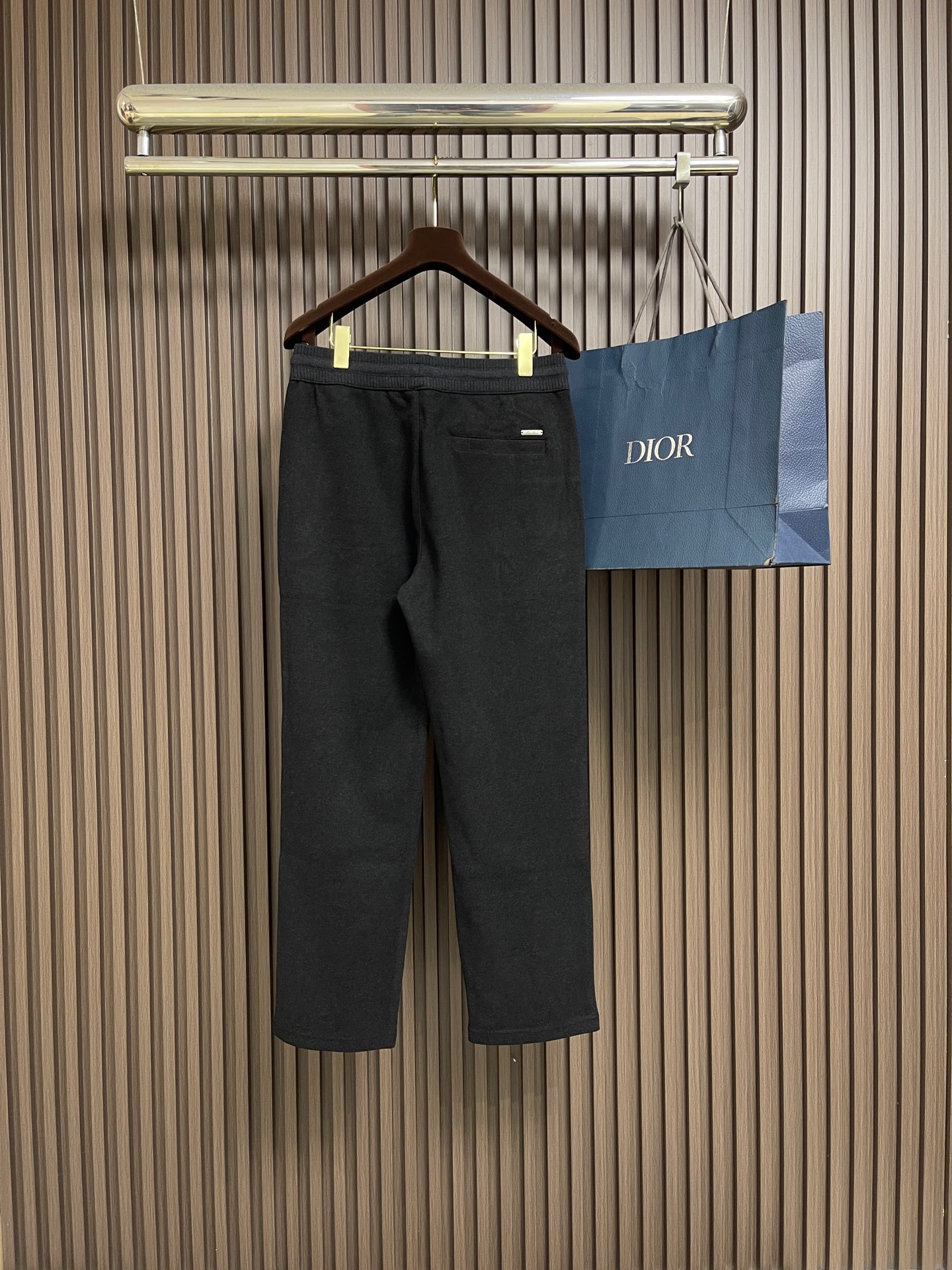 🛒🛒Loro piana LoroPiana 2026SS夏季新款水洗休闲裤 肉眼可见的利落裁剪，直筒修身款裤型！密实齐