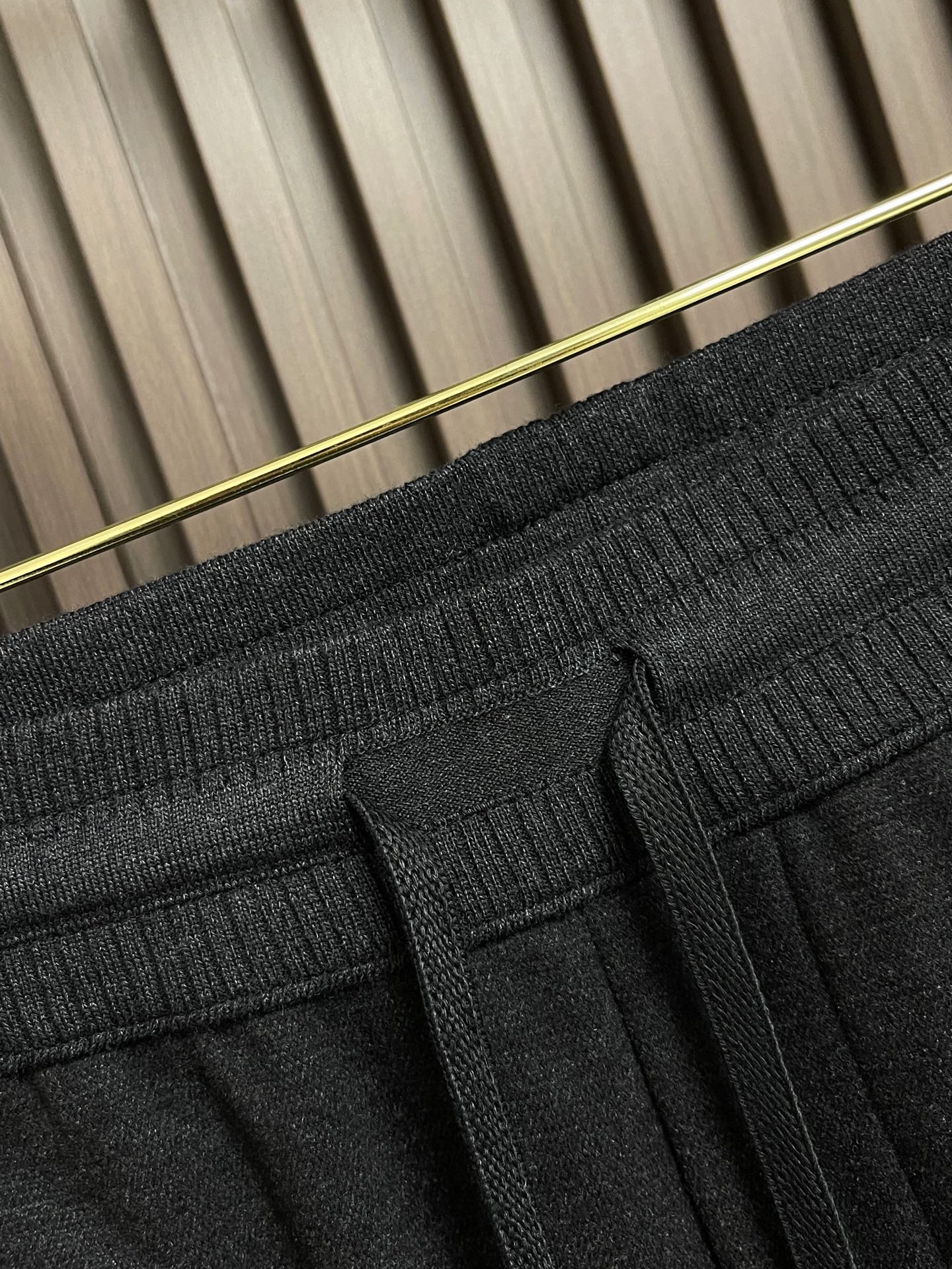 🛒🛒Loro piana LoroPiana 2026SS夏季新款水洗休闲裤 肉眼可见的利落裁剪，直筒修身款裤型！密实齐