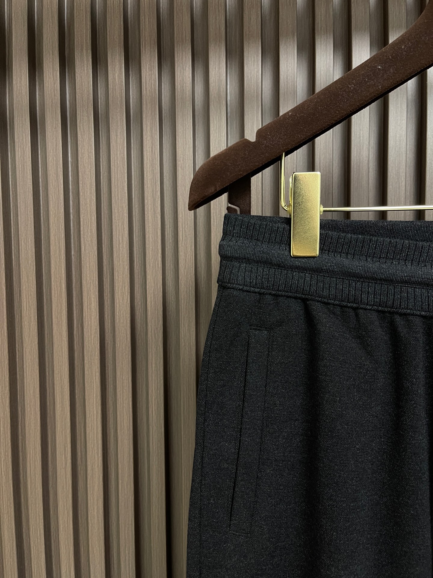 🛒🛒Loro piana LoroPiana 2026SS夏季新款水洗休闲裤 肉眼可见的利落裁剪，直筒修身款裤型！密实齐