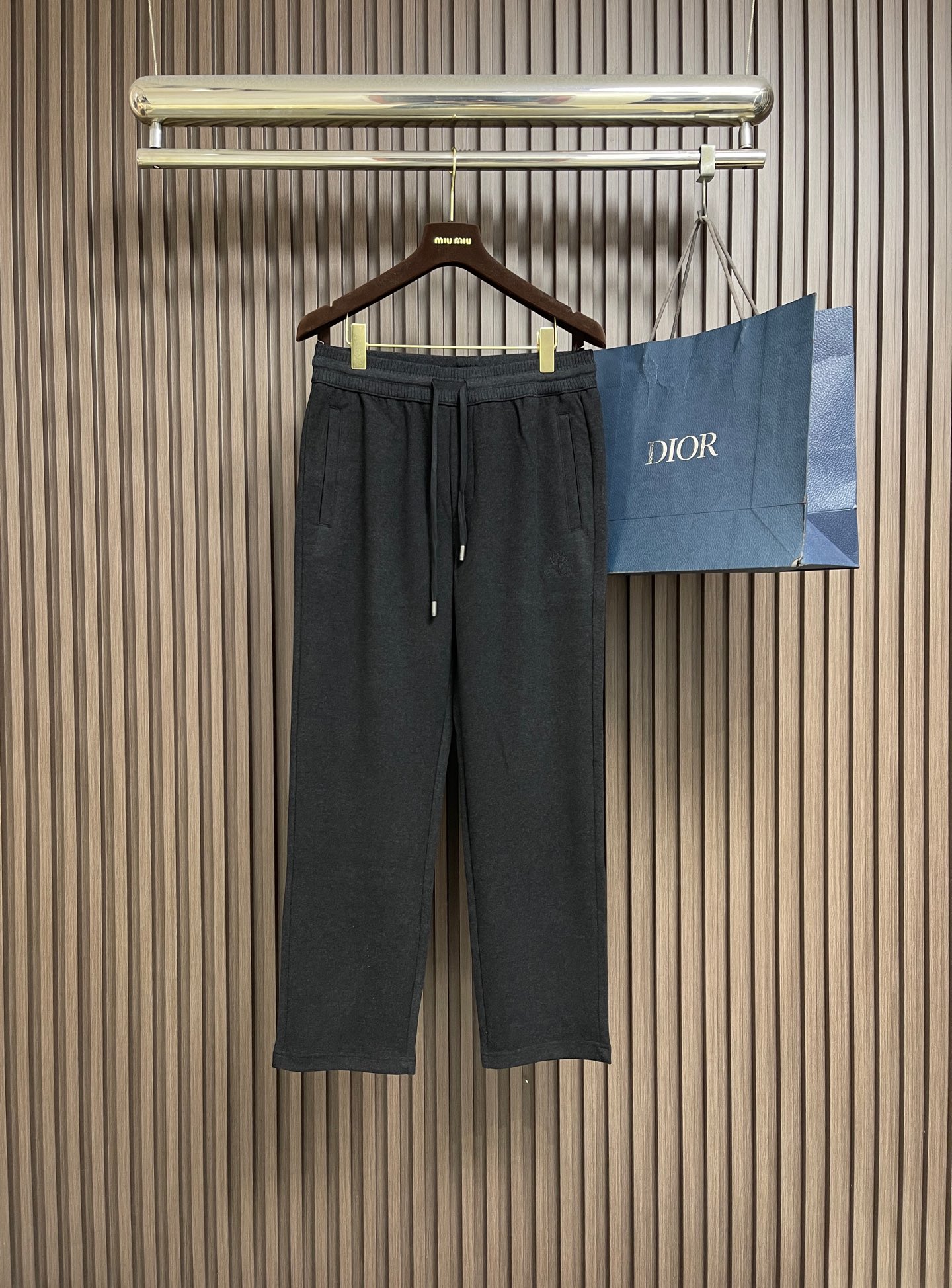 🛒🛒Loro piana LoroPiana 2026SS夏季新款水洗休闲裤 肉眼可见的利落裁剪，直筒修身款裤型！密实齐