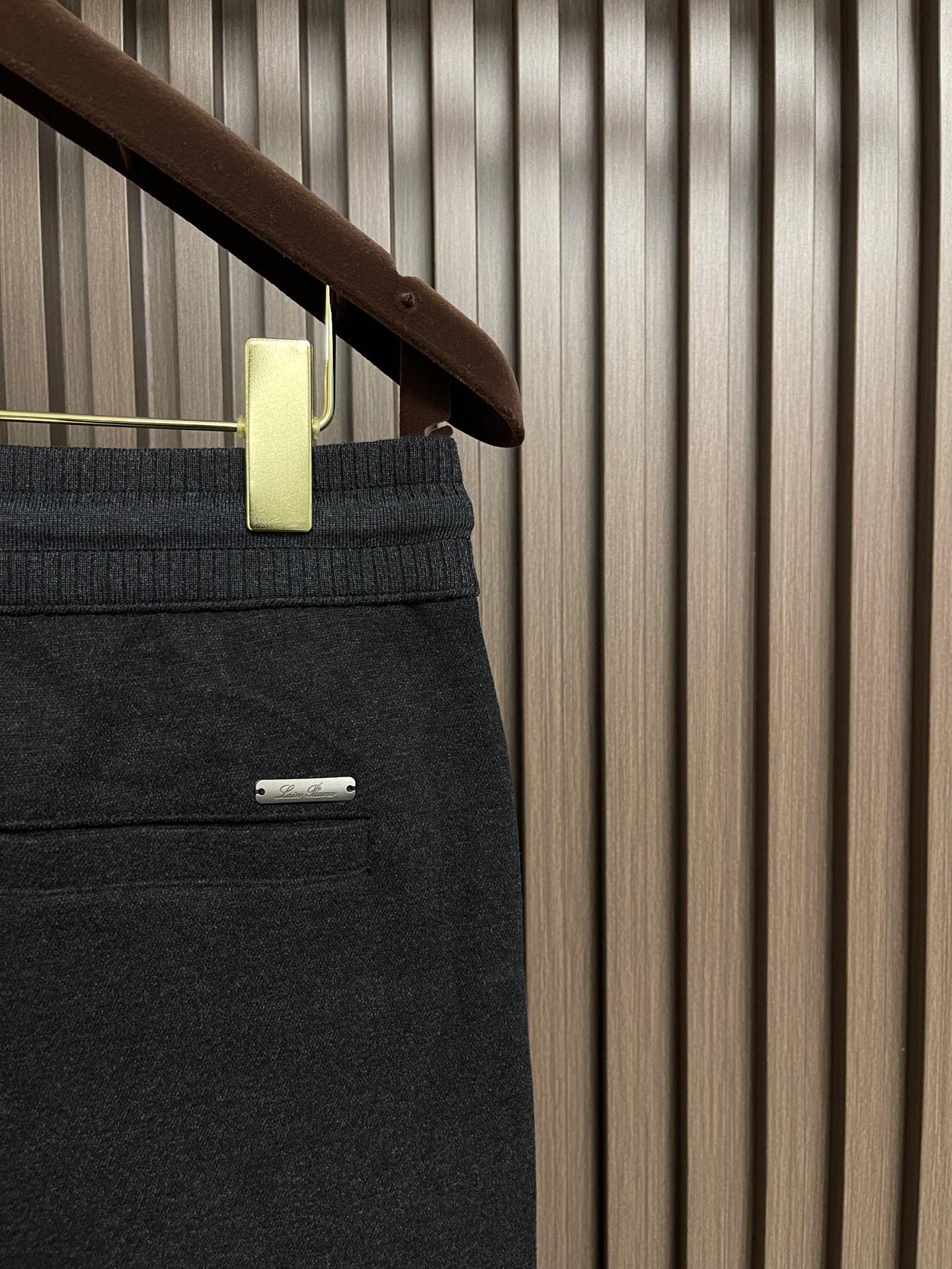 🛒🛒Loro piana LoroPiana 2026SS夏季新款水洗休闲裤 肉眼可见的利落裁剪，直筒修身款裤型！密实齐