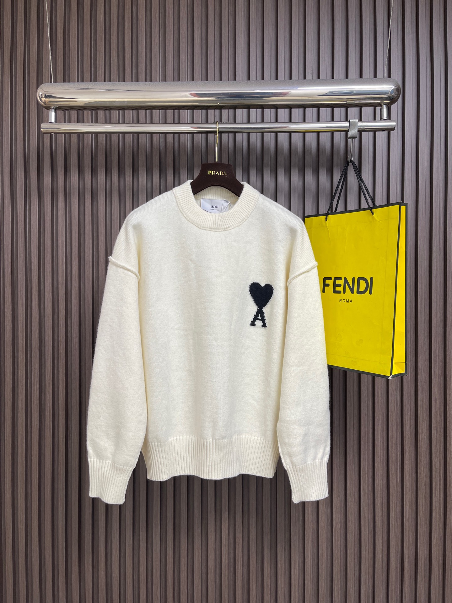 🛒🛒Ami Paris羊毛爱心标识落肩袖针织毛衣，超级羊驼毛混纺纱线，采用进口日本(岛精)7针织机，面料提花，毛料酵洗。