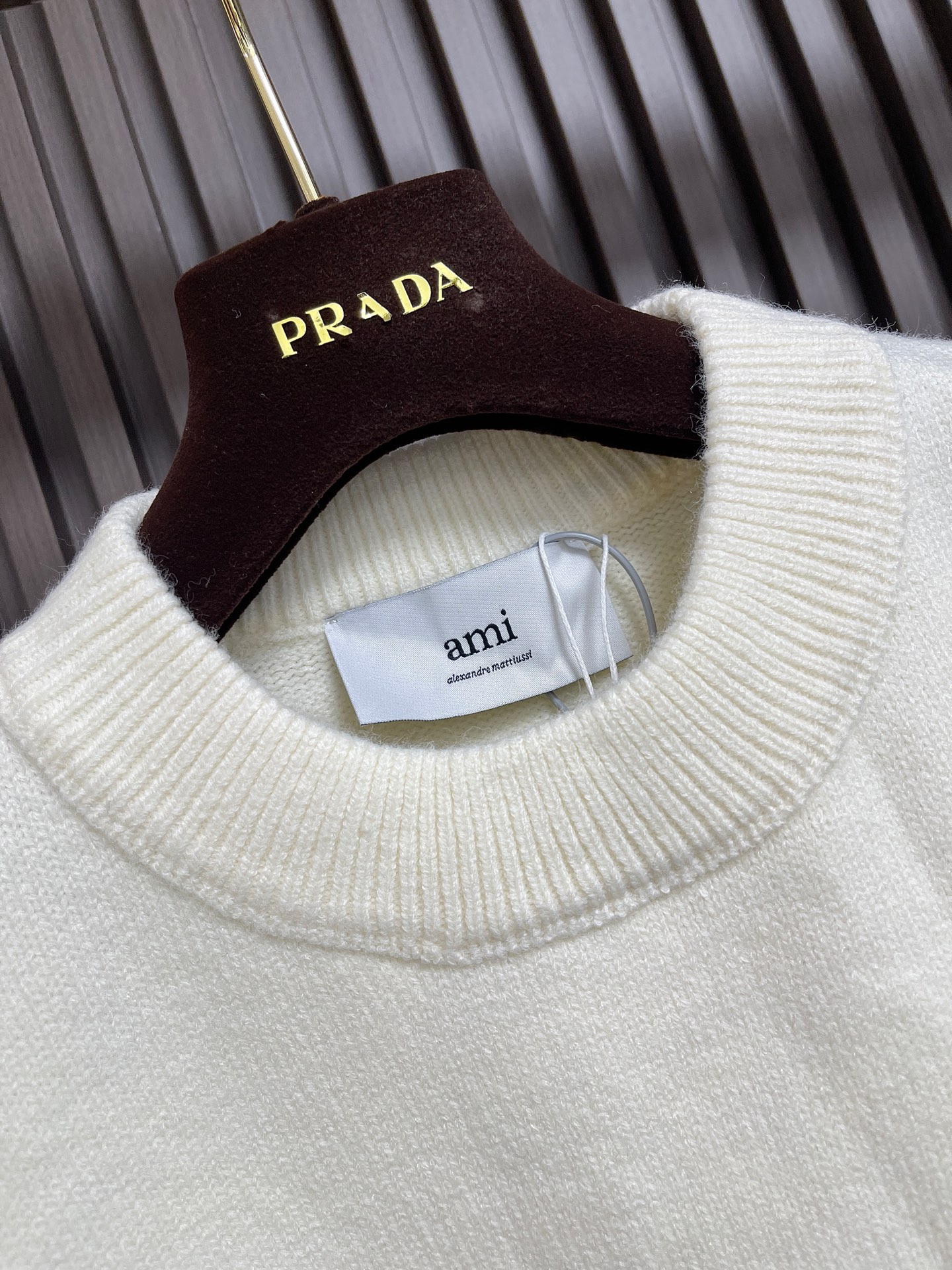 🛒🛒Ami Paris羊毛爱心标识落肩袖针织毛衣，超级羊驼毛混纺纱线，采用进口日本(岛精)7针织机，面料提花，毛料酵洗。