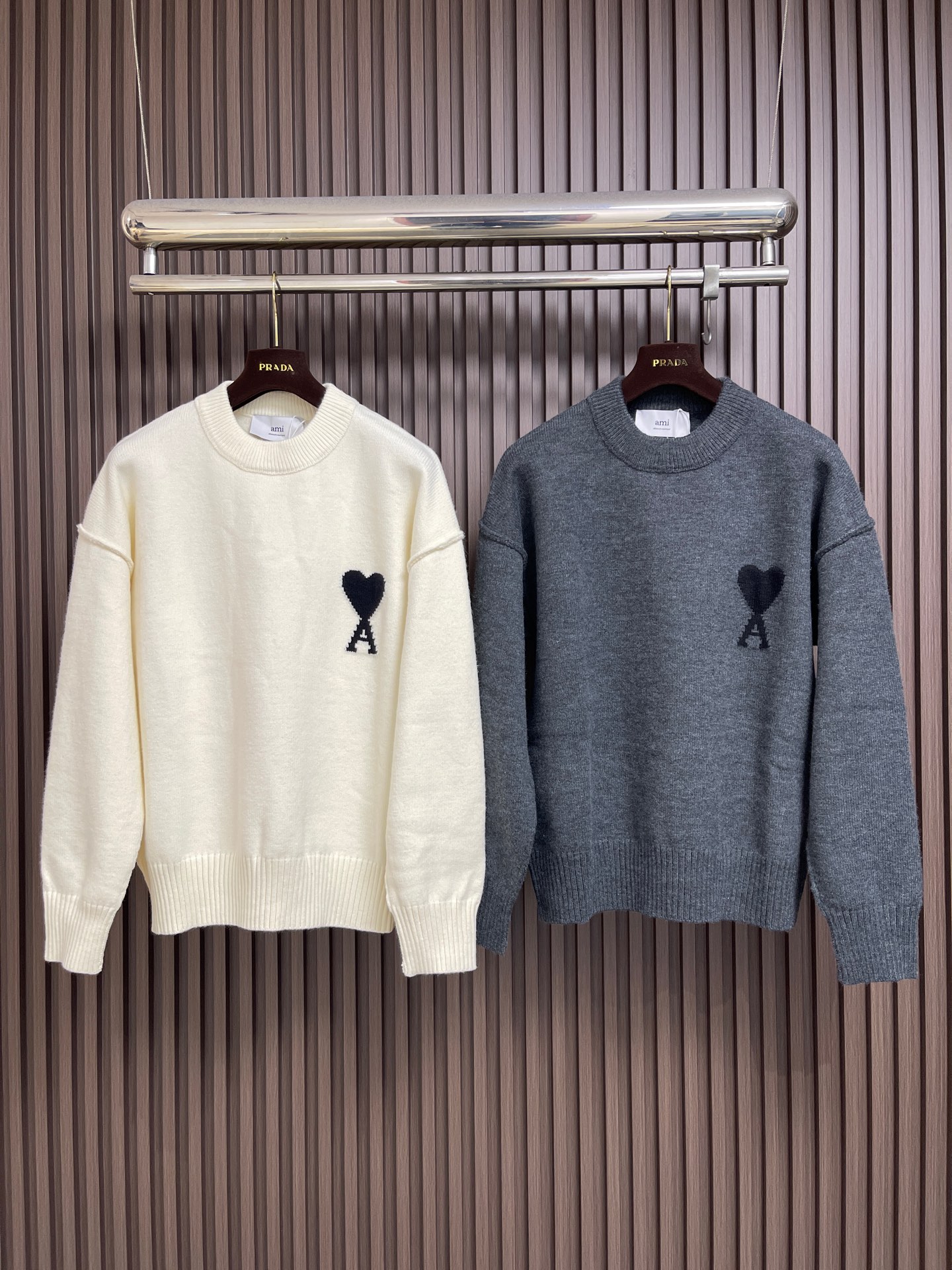 🛒🛒Ami Paris羊毛爱心标识落肩袖针织毛衣，超级羊驼毛混纺纱线，采用进口日本(岛精)7针织机，面料提花，毛料酵洗。