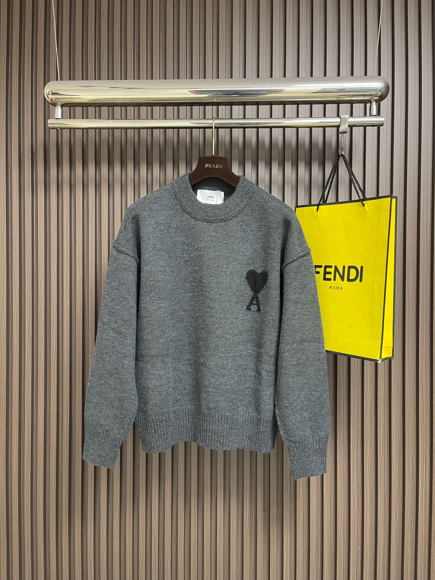 🛒🛒Ami Paris羊毛爱心标识落肩袖针织毛衣，超级羊驼毛混纺纱线，采用进口日本(岛精)7针织机，面料提花，毛料酵洗。