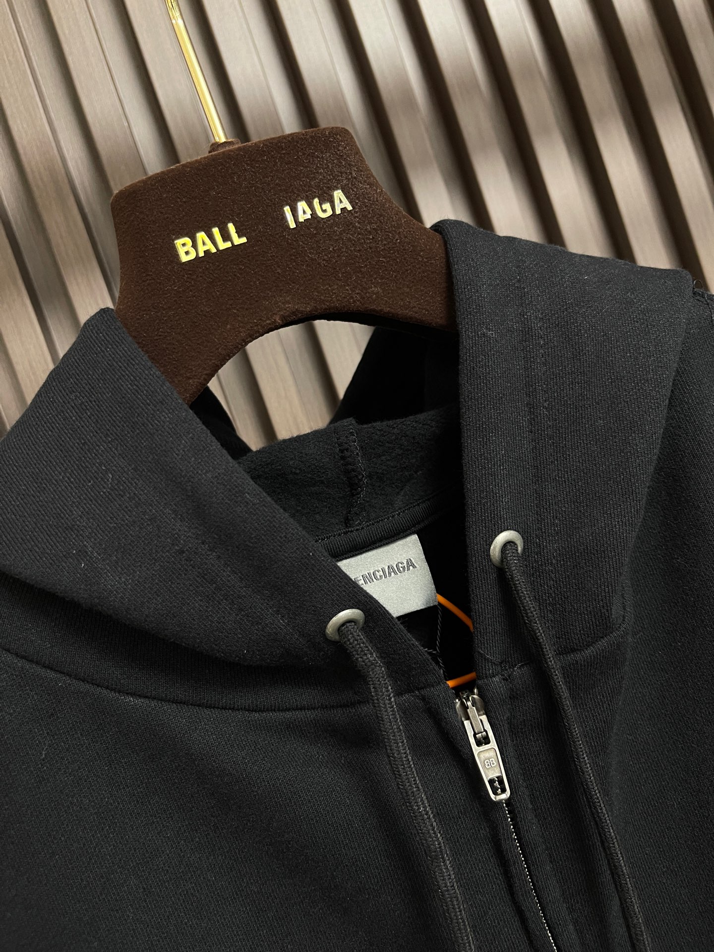 🛒🛒Balenciaga Soccer 10号足球印花拉链外套，定制黑曜云绒毛圈布，胸前左侧缀以Naval Crest艺