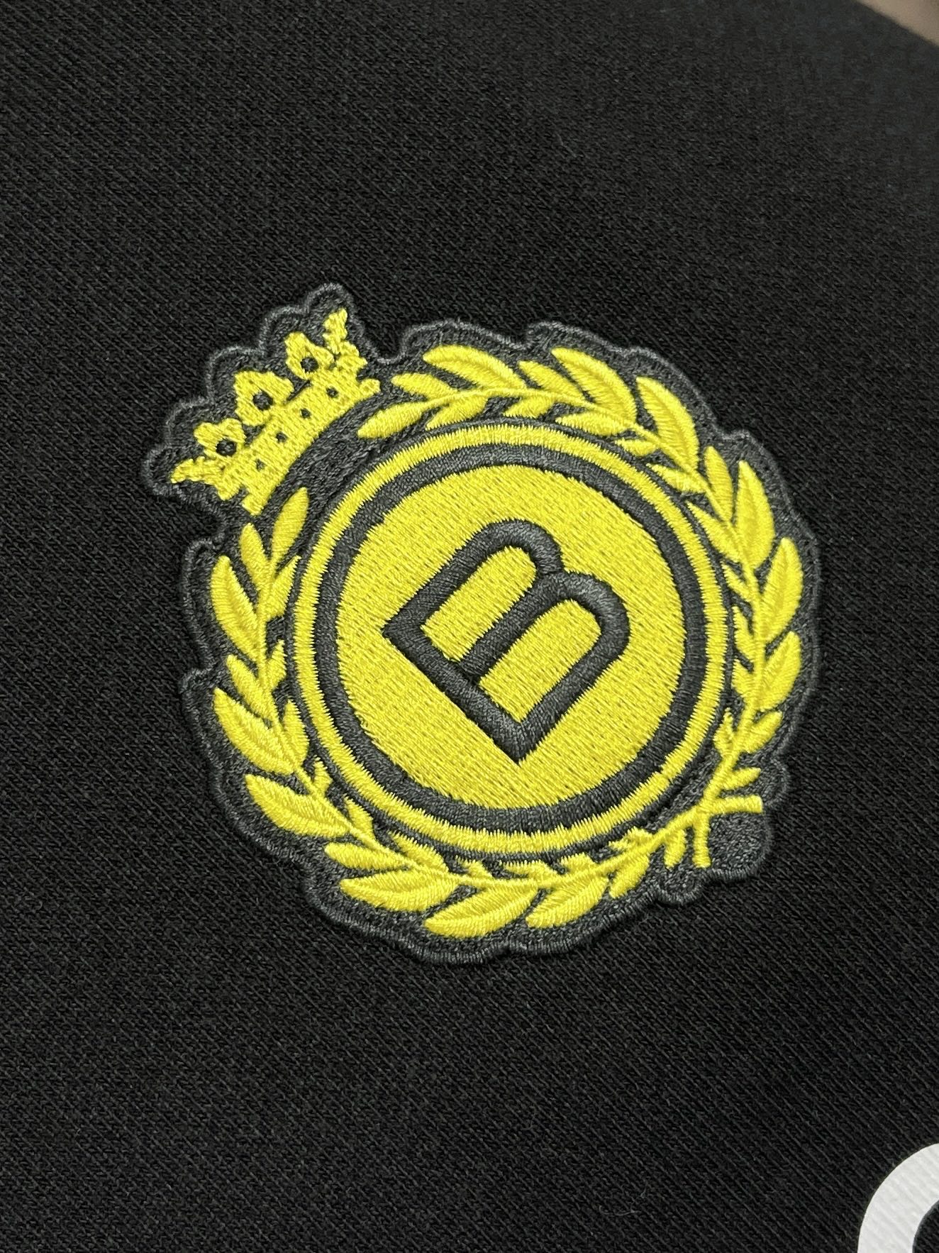🛒🛒Balenciaga Soccer 10号足球印花拉链外套，定制黑曜云绒毛圈布，胸前左侧缀以Naval Crest艺