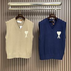 🛒🛒Ami Paris爱心提花毛织马甲,定织精纺云柔羊毛棉混纺,胸前白色爱心A字提花,是品牌基因的凝练表达,于简约处点亮 🛒🛒Ami Paris爱心提花毛织马甲,定织精纺云柔羊毛棉混纺,胸前白色爱心A字提花,是品牌基因的凝练表达,于简约处点亮