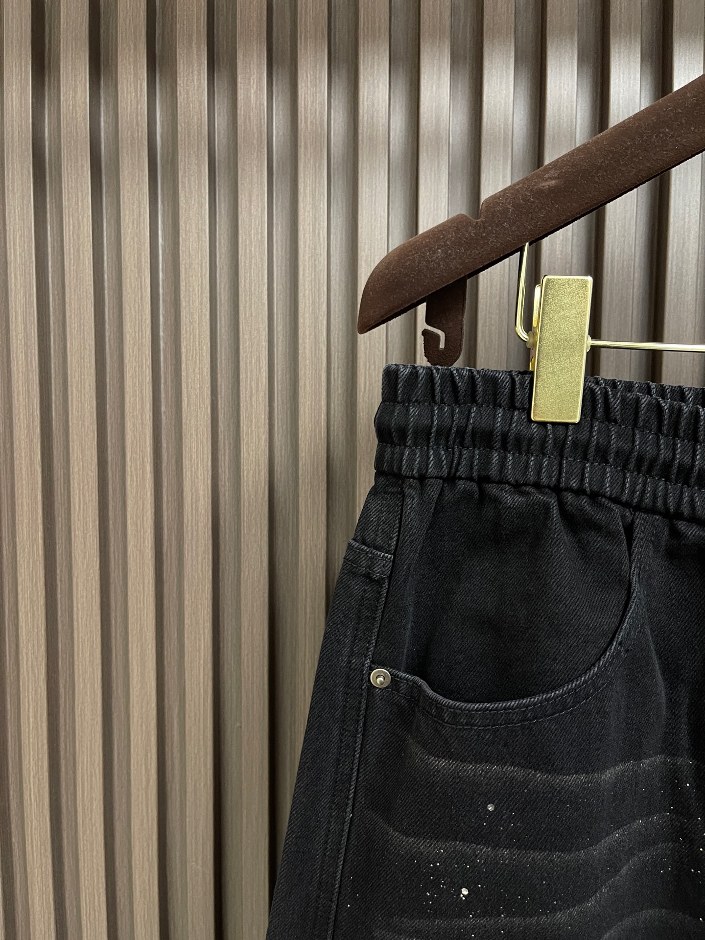 🛒🛒VALENTINO 2026FW秋冬新款黑色水洗斜纹全棉抽绳，男士时尚满天星装饰宽松阔腿牛仔！贸易公司渠道稀出，同步