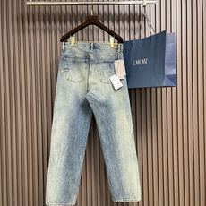 🛒🛒Dior 水洗压纹牛仔外长裤,定制幻韵浅蓝石磨水洗棉质丹宁绸,优先定位喷马溜再通过手搓出渐变效果 ,采用冲压填充技术 🛒🛒Dior 水洗压纹牛仔外长裤,定制幻韵浅蓝石磨水洗棉质丹宁绸,优先定位喷马溜再通过手搓出渐变效果 ,采用冲压填充技术