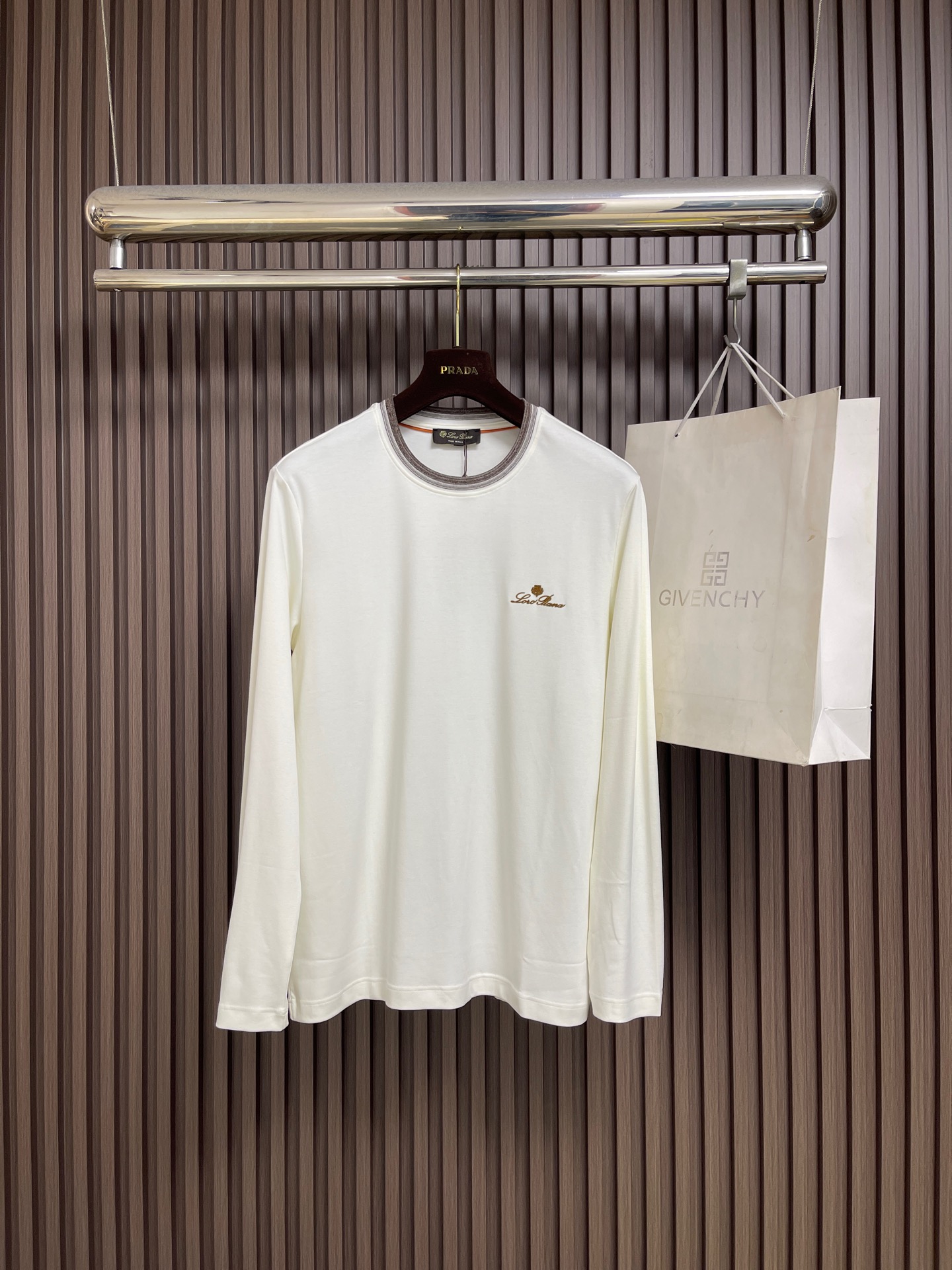 🛒🛒Loro piana Loro Piana 低调老钱风2026SS 经典款长袖T恤，这款短袖以意大利利古里亚海岸的自