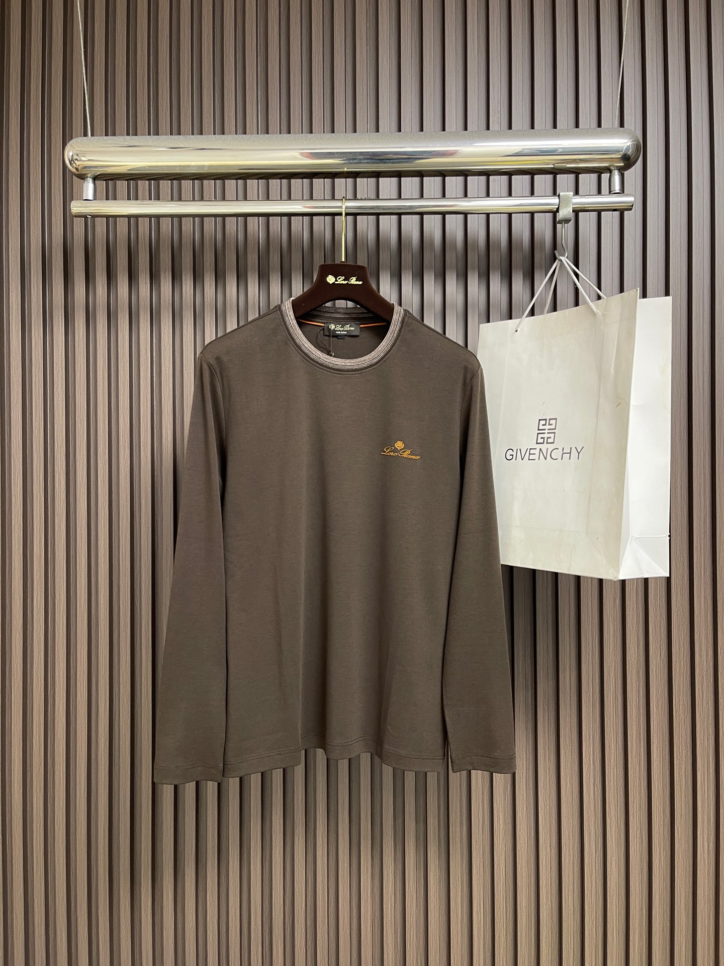 🛒🛒Loro piana Loro Piana 低调老钱风2026SS 经典款长袖T恤，这款短袖以意大利利古里亚海岸的自