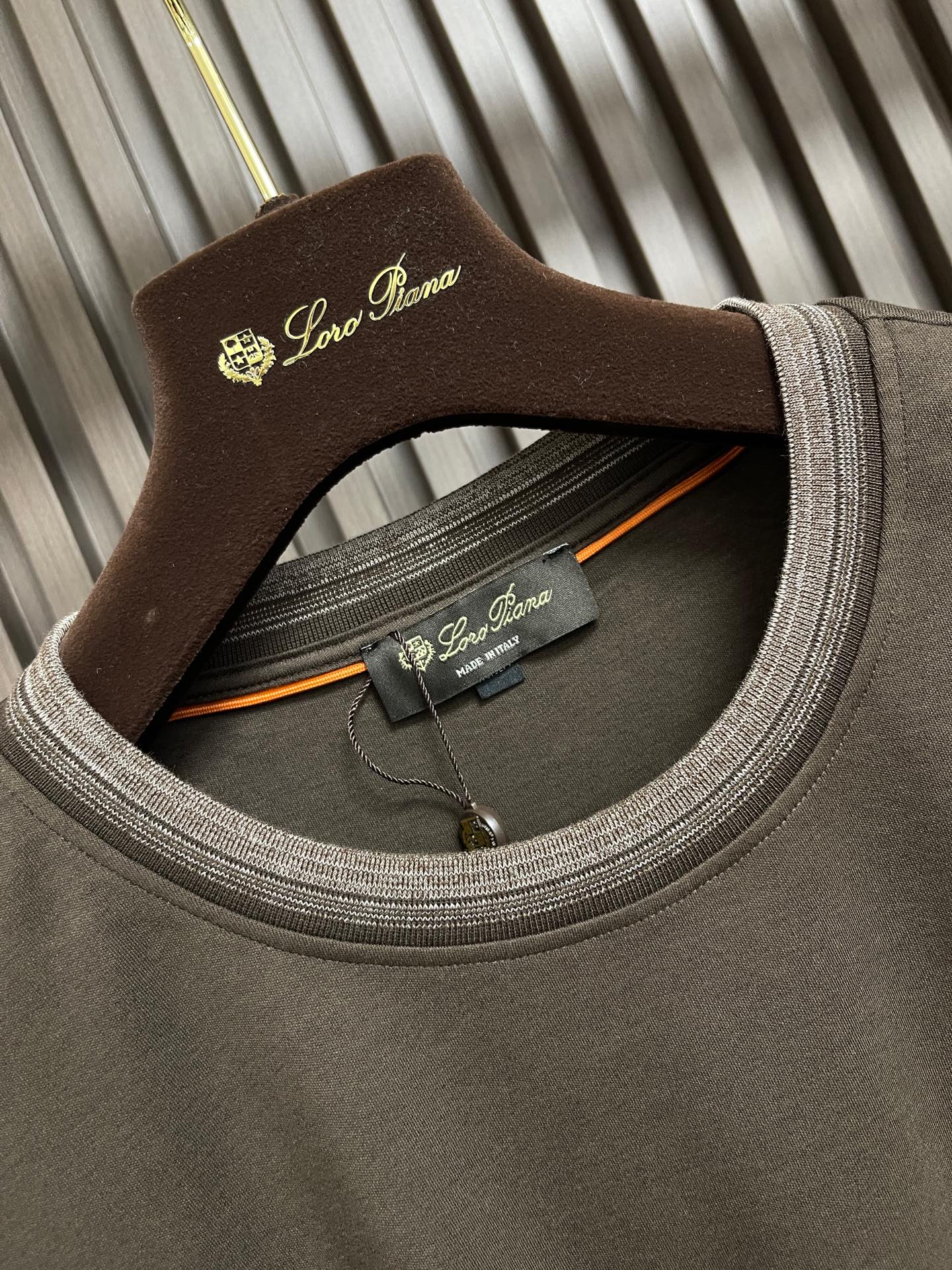 🛒🛒Loro piana Loro Piana 低调老钱风2026SS 经典款长袖T恤，这款短袖以意大利利古里亚海岸的自