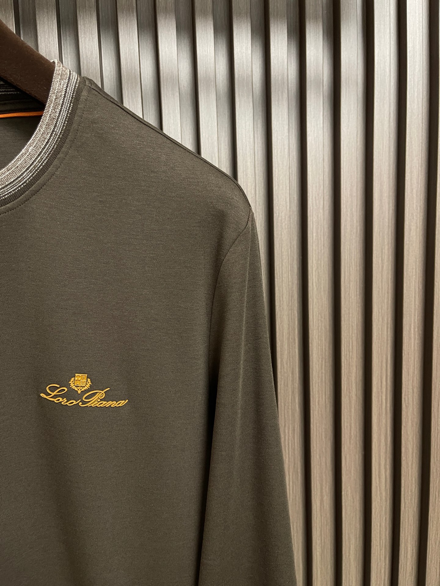🛒🛒Loro piana Loro Piana 低调老钱风2026SS 经典款长袖T恤，这款短袖以意大利利古里亚海岸的自