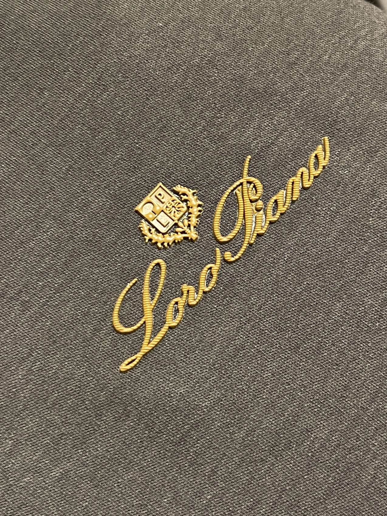 🛒🛒Loro piana Loro Piana 低调老钱风2026SS 经典款长袖T恤，这款短袖以意大利利古里亚海岸的自