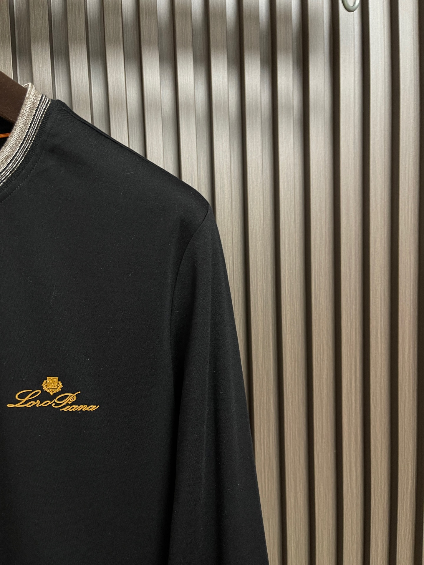 🛒🛒Loro piana Loro Piana 低调老钱风2026SS 经典款长袖T恤，这款短袖以意大利利古里亚海岸的自