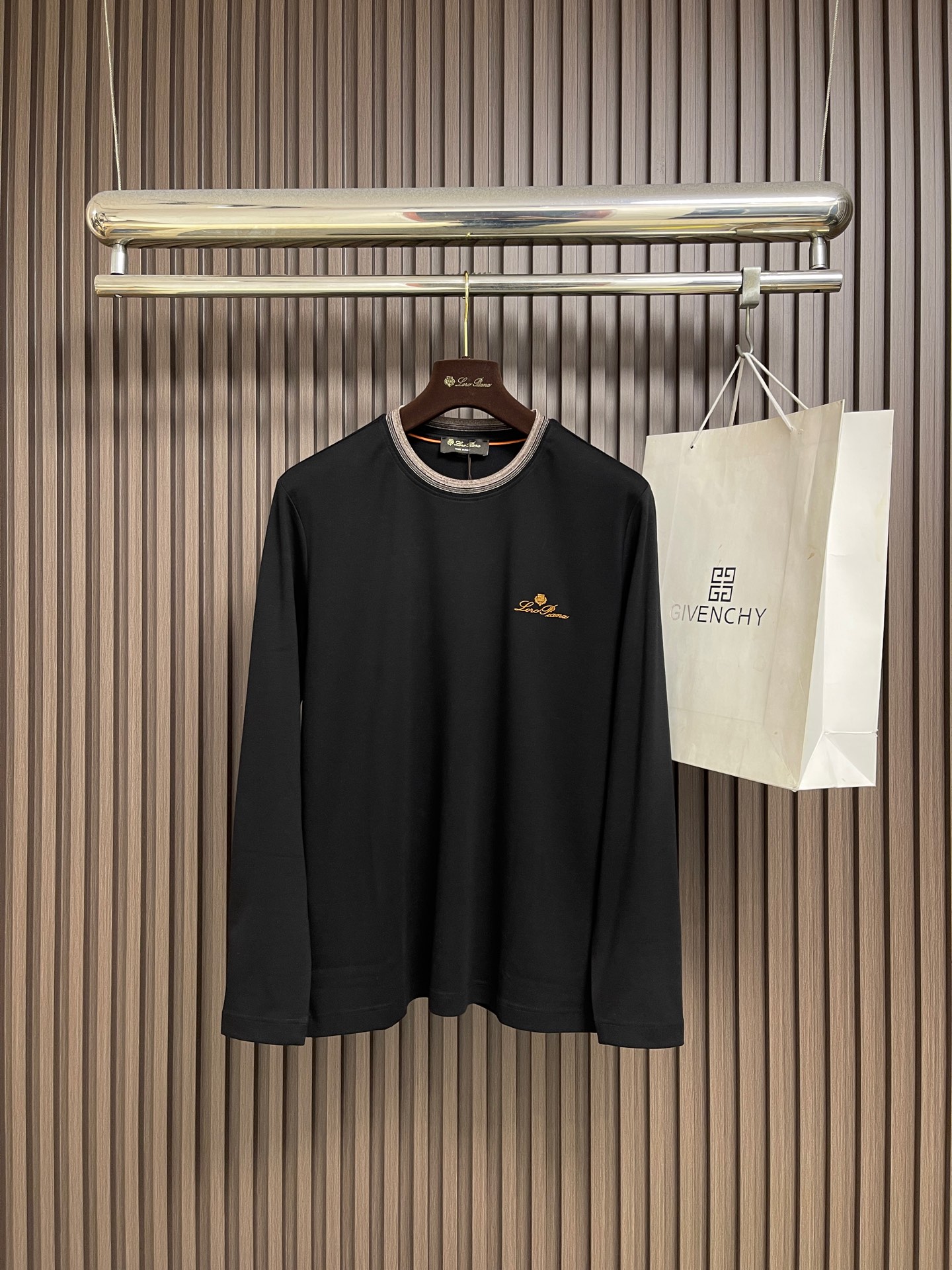🛒🛒Loro piana Loro Piana 低调老钱风2026SS 经典款长袖T恤，这款短袖以意大利利古里亚海岸的自