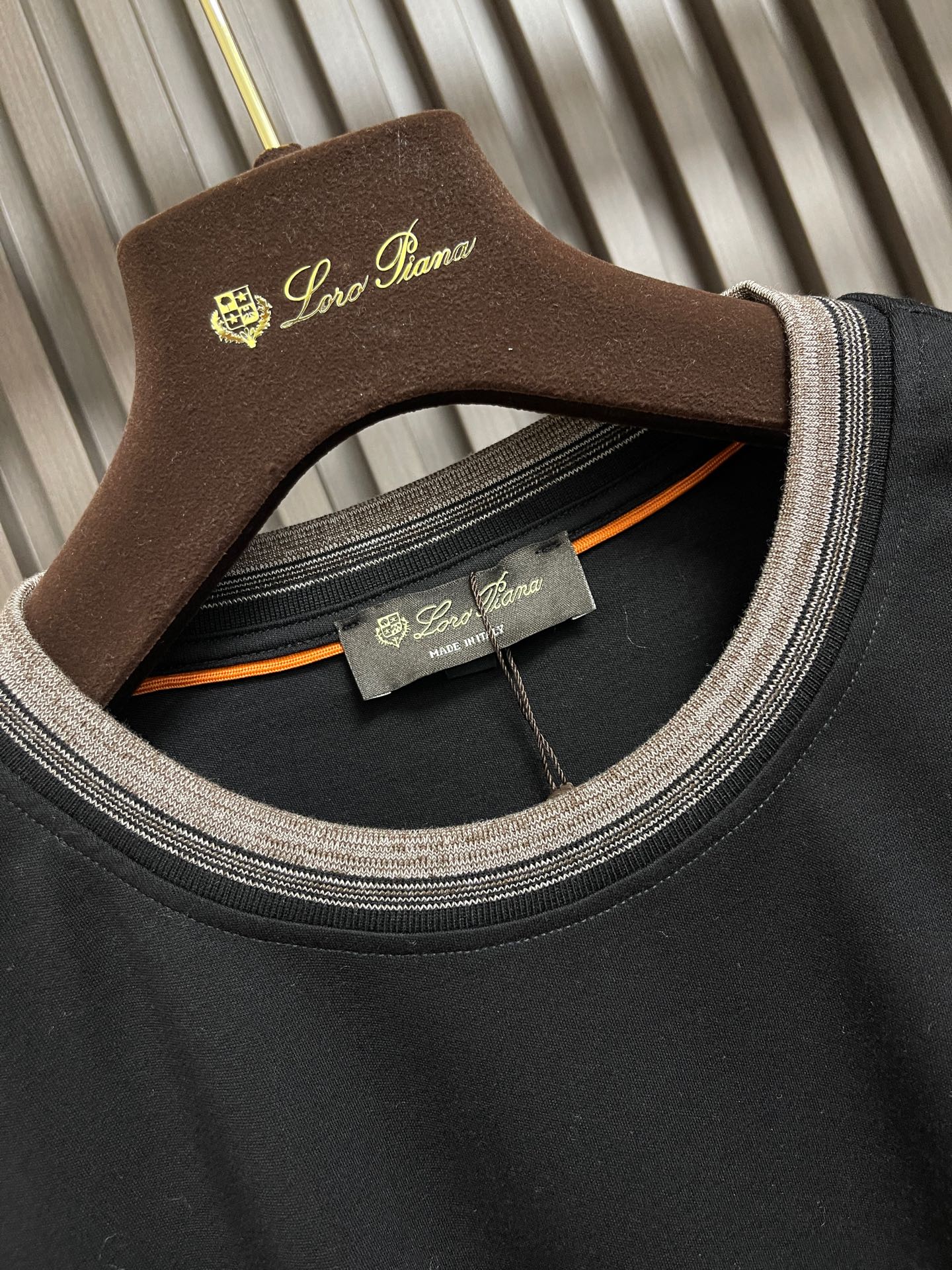 🛒🛒Loro piana Loro Piana 低调老钱风2026SS 经典款长袖T恤，这款短袖以意大利利古里亚海岸的自