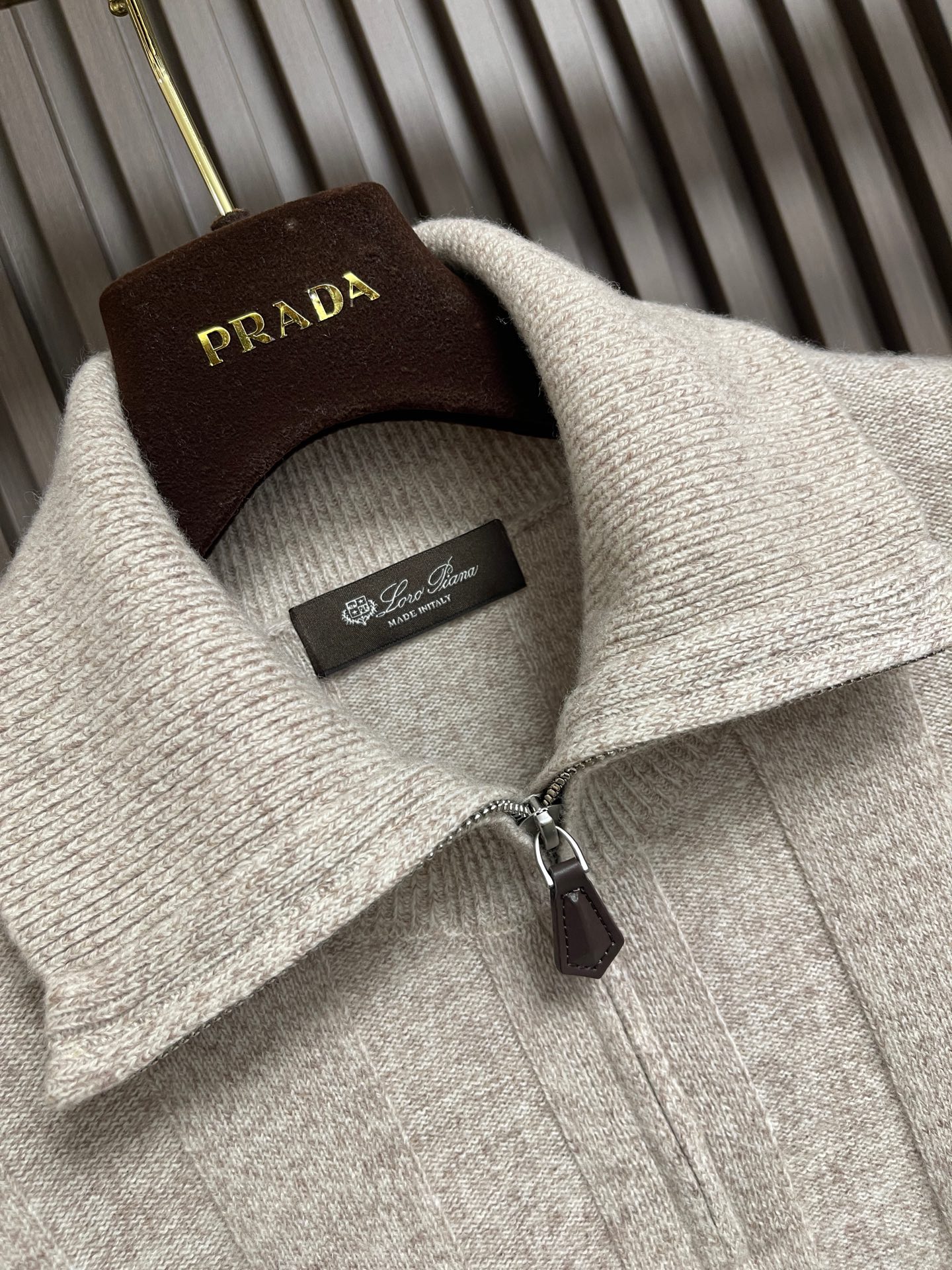 🛒🛒Loro piana 半拉链毛衣Polo针织衫,混纺针织面料,羊毛 山羊绒、面料厚实软糯,哑光高级质感,抗起球不易松 🛒🛒Loro piana 半拉链毛衣Polo针织衫,混纺针织面料,羊毛 山羊绒、面料厚实软糯,哑光高级质感,抗起球不易松
