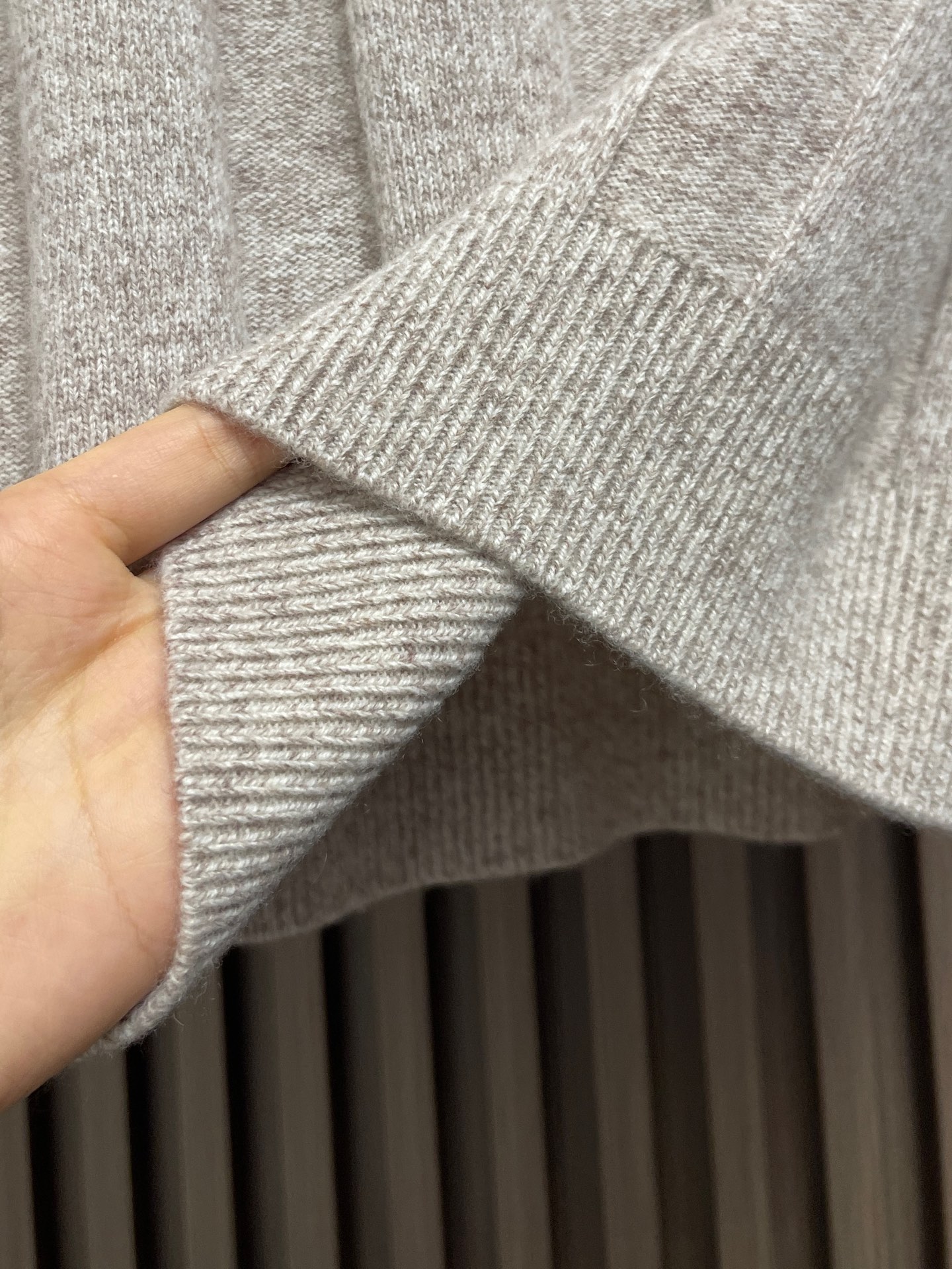 🛒🛒Loro piana 半拉链毛衣Polo针织衫,混纺针织面料,羊毛 山羊绒、面料厚实软糯,哑光高级质感,抗起球不易松 🛒🛒Loro piana 半拉链毛衣Polo针织衫,混纺针织面料,羊毛 山羊绒、面料厚实软糯,哑光高级质感,抗起球不易松
