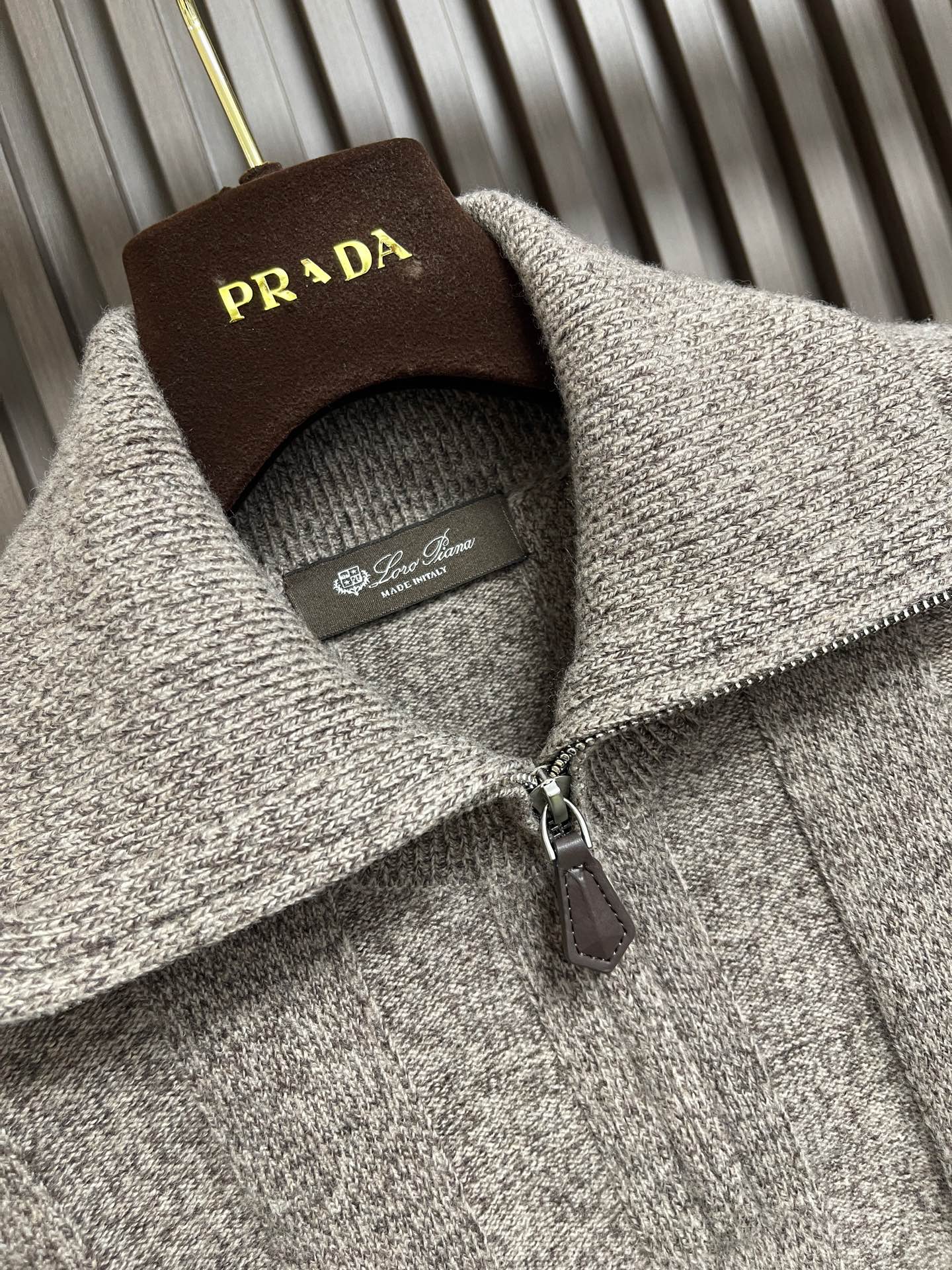 🛒🛒Loro piana 半拉链毛衣Polo针织衫,混纺针织面料,羊毛 山羊绒、面料厚实软糯,哑光高级质感,抗起球不易松 🛒🛒Loro piana 半拉链毛衣Polo针织衫,混纺针织面料,羊毛 山羊绒、面料厚实软糯,哑光高级质感,抗起球不易松