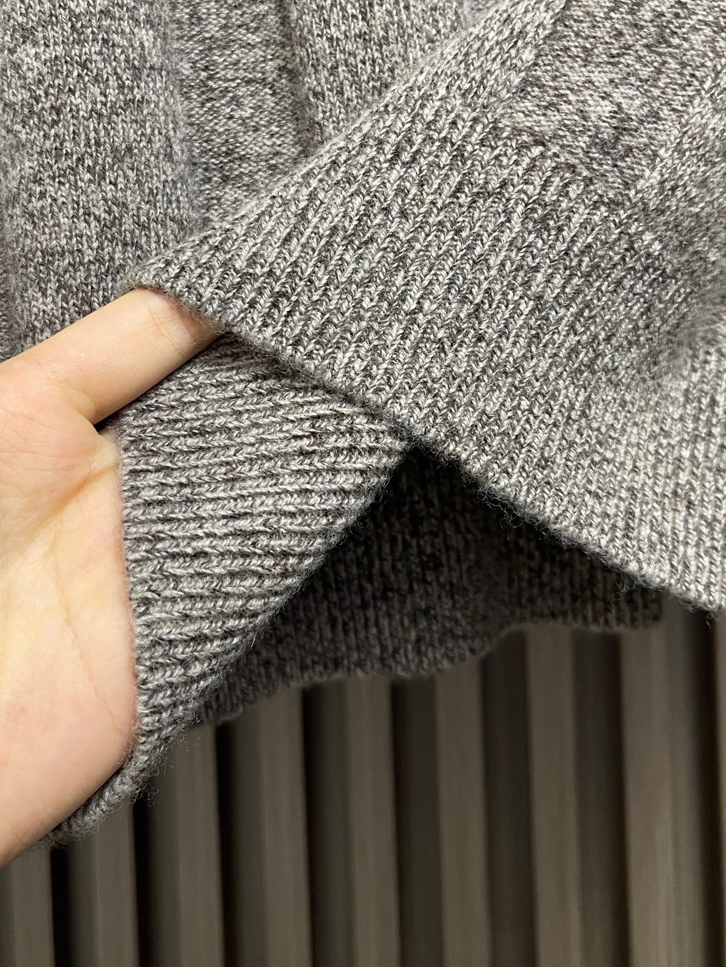 🛒🛒Loro piana 半拉链毛衣Polo针织衫,混纺针织面料,羊毛 山羊绒、面料厚实软糯,哑光高级质感,抗起球不易松 🛒🛒Loro piana 半拉链毛衣Polo针织衫,混纺针织面料,羊毛 山羊绒、面料厚实软糯,哑光高级质感,抗起球不易松