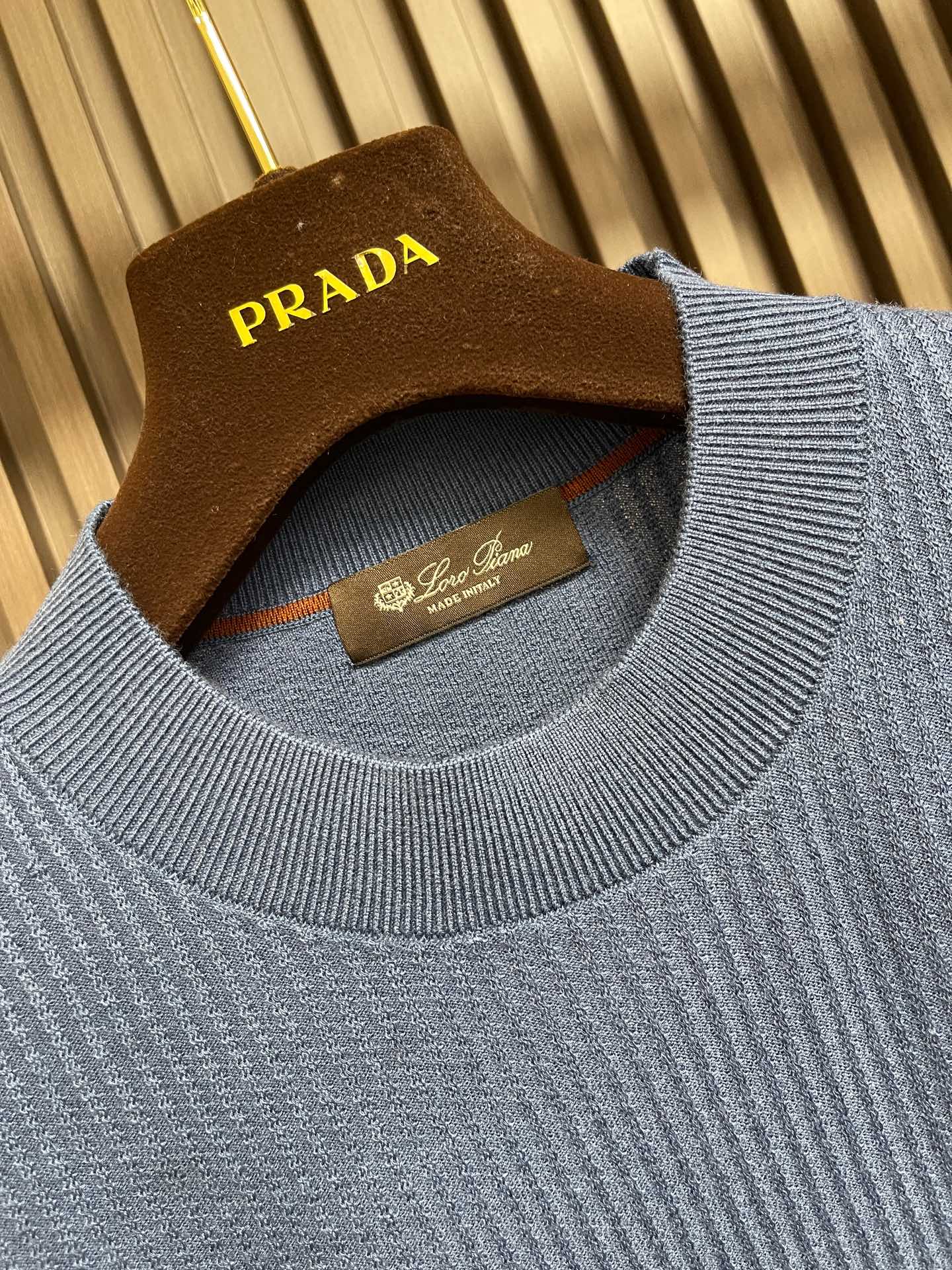 🛒🛒Loro piana 圆领针织毛衣,匠心圆领版型,低调精致,不张扬却处处考究,恰到好处修饰脖颈线条,日常内搭、单穿都 🛒🛒Loro piana 圆领针织毛衣,匠心圆领版型,低调精致,不张扬却处处考究,恰到好处修饰脖颈线条,日常内搭、单穿都