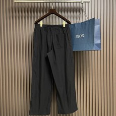 🛒🛒Loewe 运动休闲裤直筒长裤,面料经过特殊水洗工艺,自带自然微皱肌理,不易生硬起皱,兼顾挺括版型与柔软上身感,吸湿 🛒🛒Loewe 运动休闲裤直筒长裤,面料经过特殊水洗工艺,自带自然微皱肌理,不易生硬起皱,兼顾挺括版型与柔软上身感,吸湿