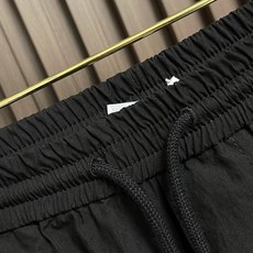 🛒🛒Loewe 运动休闲裤直筒长裤,面料经过特殊水洗工艺,自带自然微皱肌理,不易生硬起皱,兼顾挺括版型与柔软上身感,吸湿 🛒🛒Loewe 运动休闲裤直筒长裤,面料经过特殊水洗工艺,自带自然微皱肌理,不易生硬起皱,兼顾挺括版型与柔软上身感,吸湿