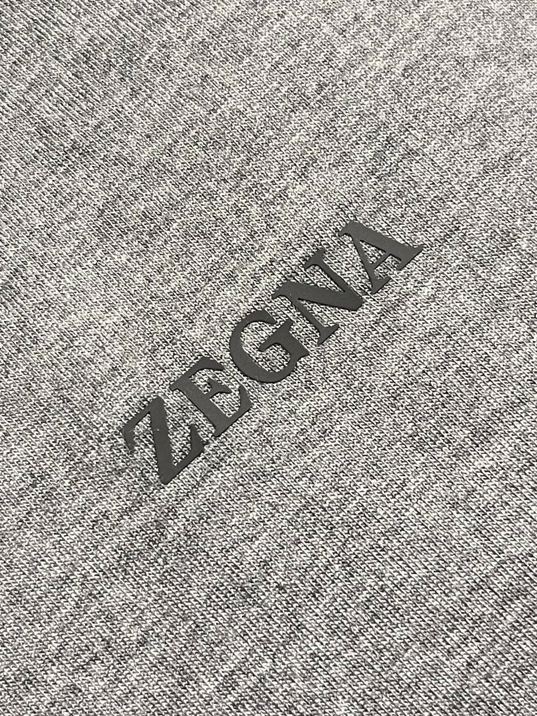 🛒🛒Zegna杰尼亚双面穿立领夹克外套，正面选用高弹抗皱机能梭织面料，质地轻薄顺滑，自带轻微防泼水属性，不易褶皱、易打理