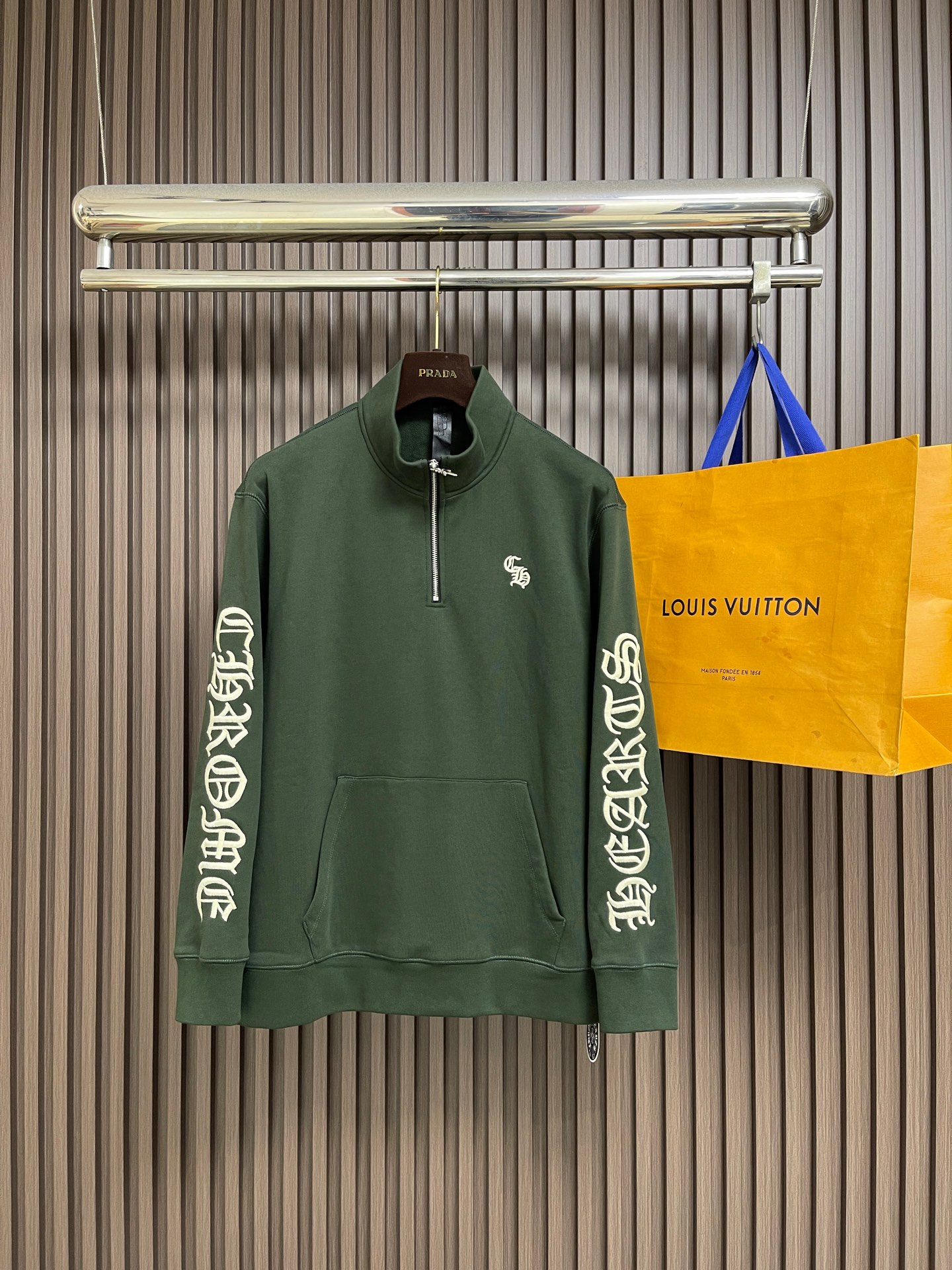 🛒🛒Chrome Hearts CH克罗心刺绣半拉链长袖外套，定制雾感云窗重磅棉感卫衣布 垂坠挺括 舒适贴肤 醇厚摩卡棕