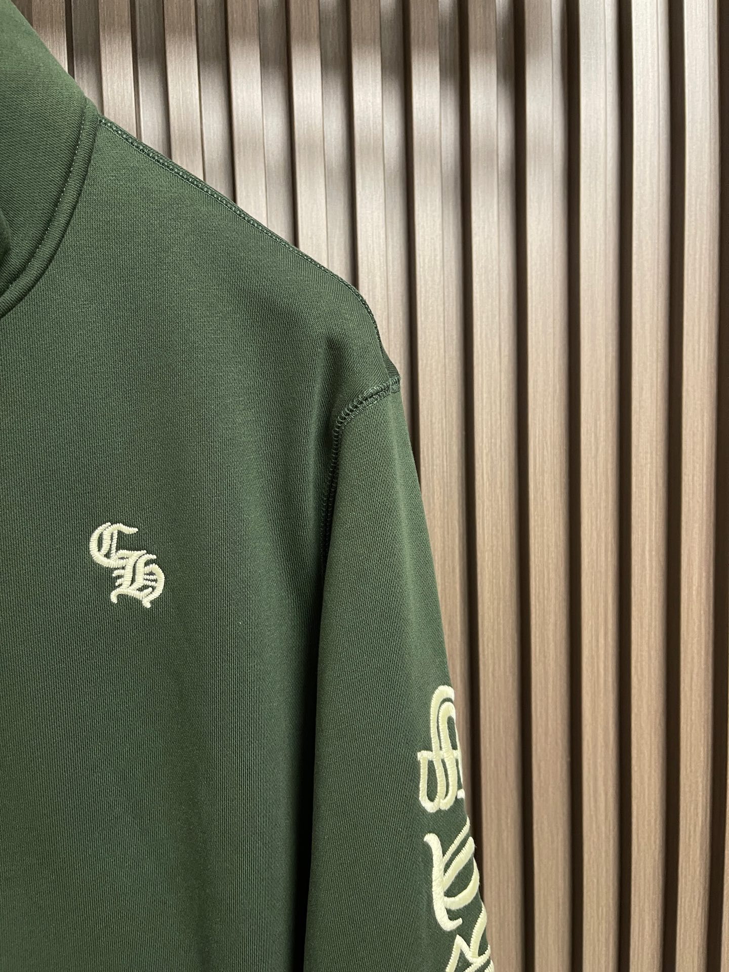 🛒🛒Chrome Hearts CH克罗心刺绣半拉链长袖外套，定制雾感云窗重磅棉感卫衣布 垂坠挺括 舒适贴肤 醇厚摩卡棕