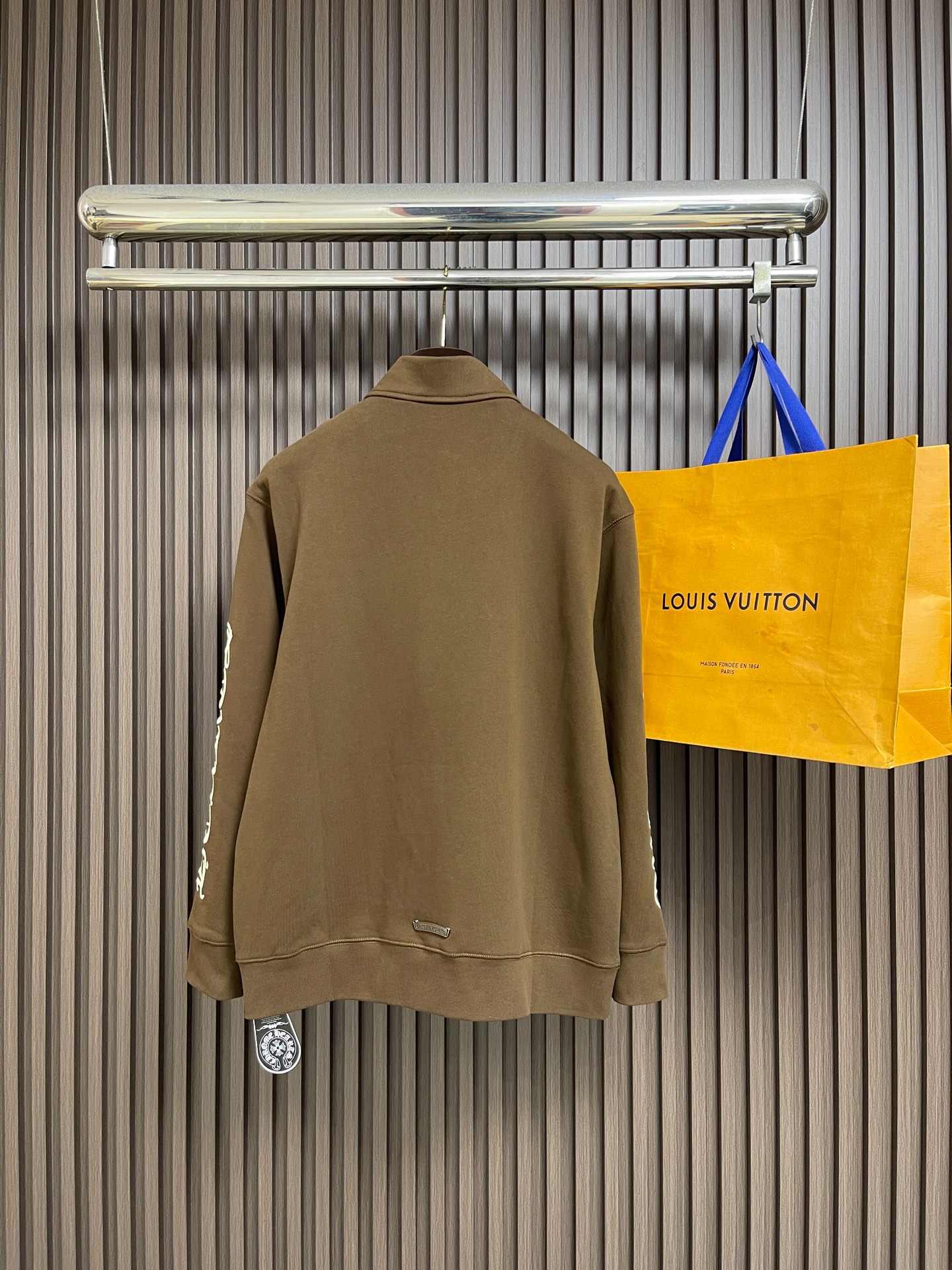 🛒🛒Chrome Hearts CH克罗心刺绣半拉链长袖外套,定制雾感云窗重磅棉感卫衣布 垂坠挺括 舒适贴肤 醇厚摩卡棕 🛒🛒Chrome Hearts CH克罗心刺绣半拉链长袖外套,定制雾感云窗重磅棉感卫衣布 垂坠挺括 舒适贴肤 醇厚摩卡棕