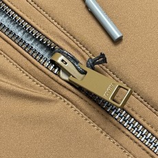 🛒🛒Zegna 双面穿背心马甲,这款双面穿背心采用轻量化设计,轻盈如风,这款时髦的背心采用立领风格,可确保完美搭配,优雅 🛒🛒Zegna 双面穿背心马甲,这款双面穿背心采用轻量化设计,轻盈如风,这款时髦的背心采用立领风格,可确保完美搭配,优雅