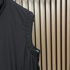 🛒🛒Zegna 双面穿背心马甲,这款双面穿背心采用轻量化设计,轻盈如风,这款时髦的背心采用立领风格,可确保完美搭配,优雅 🛒🛒Zegna 双面穿背心马甲,这款双面穿背心采用轻量化设计,轻盈如风,这款时髦的背心采用立领风格,可确保完美搭配,优雅