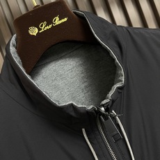 🛒🛒Zegna 双面穿背心马甲,这款双面穿背心采用轻量化设计,轻盈如风,这款时髦的背心采用立领风格,可确保完美搭配,优雅 🛒🛒Zegna 双面穿背心马甲,这款双面穿背心采用轻量化设计,轻盈如风,这款时髦的背心采用立领风格,可确保完美搭配,优雅