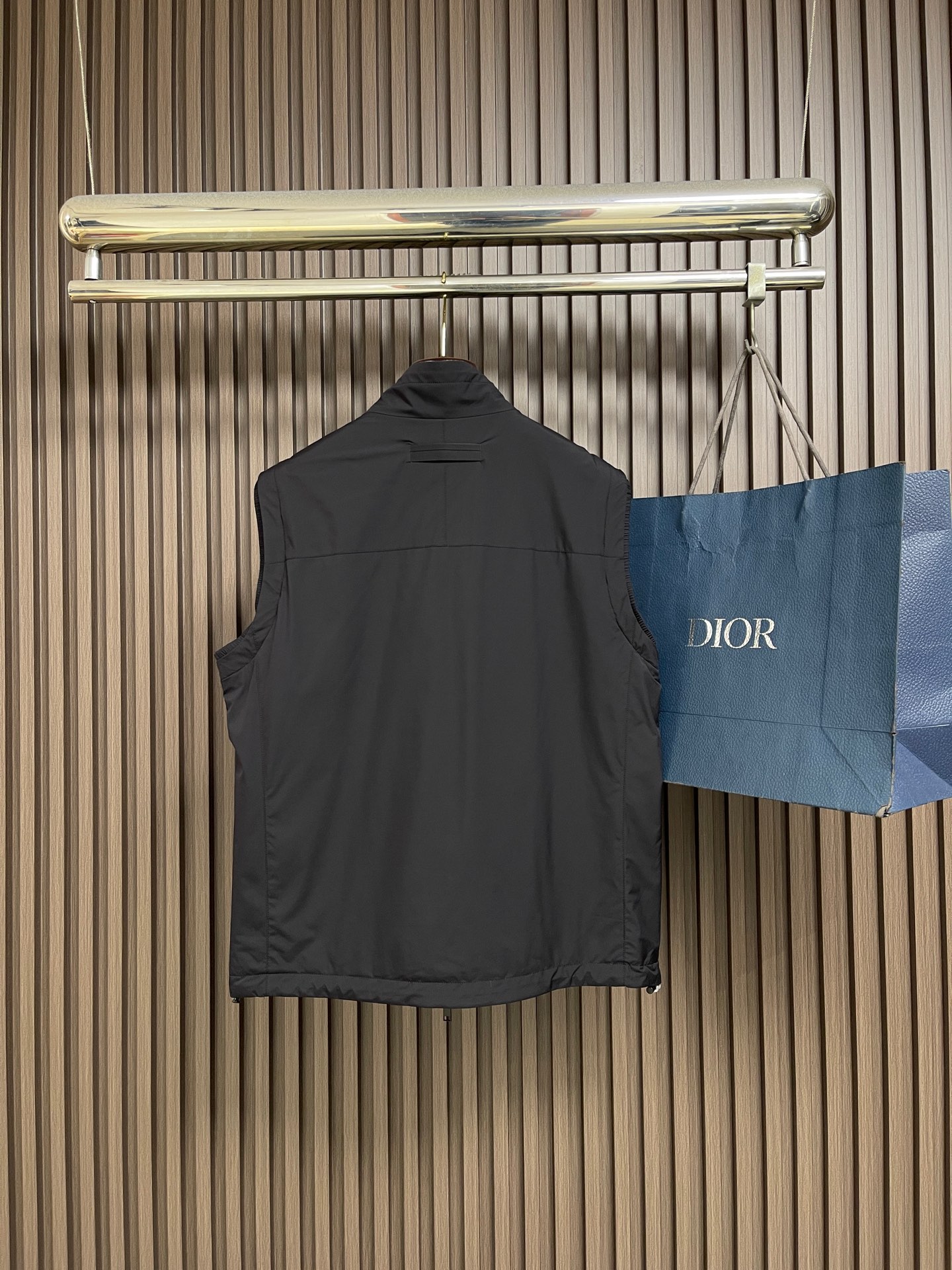 🛒🛒Zegna 双面穿背心马甲,这款双面穿背心采用轻量化设计,轻盈如风,这款时髦的背心采用立领风格,可确保完美搭配,优雅 🛒🛒Zegna 双面穿背心马甲,这款双面穿背心采用轻量化设计,轻盈如风,这款时髦的背心采用立领风格,可确保完美搭配,优雅