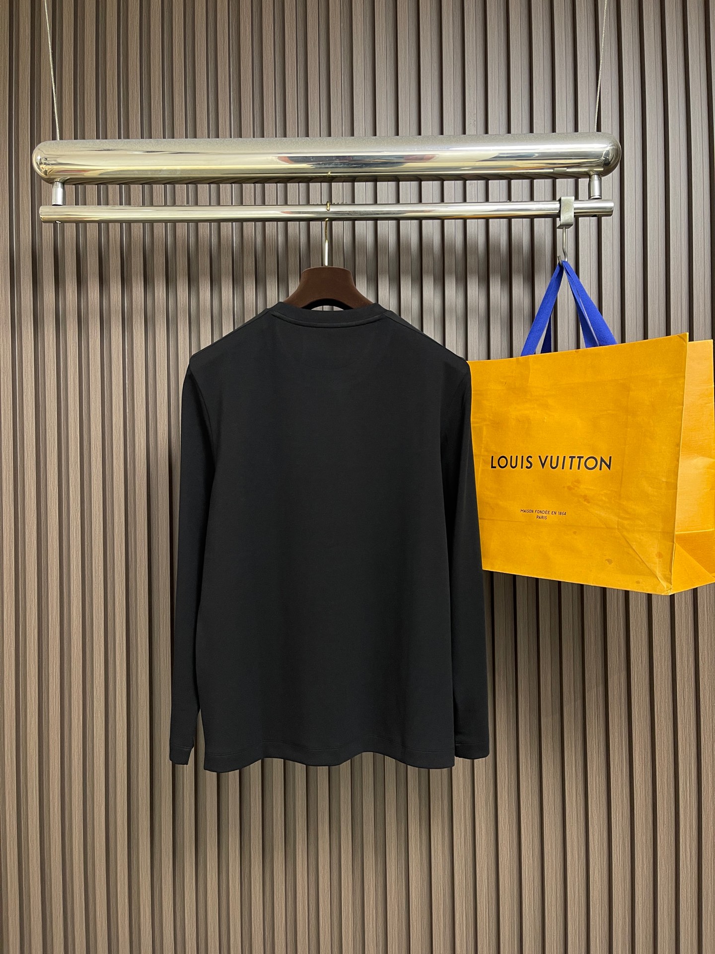 🛒🛒Prada 2026SS早春新款三角标识长袖T恤,甄选软糯亲肤的全棉面料制成,标准版圆领短袖裁剪,更适合日常穿着。简 🛒🛒Prada 2026SS早春新款三角标识长袖T恤,甄选软糯亲肤的全棉面料制成,标准版圆领短袖裁剪,更适合日常穿着。简