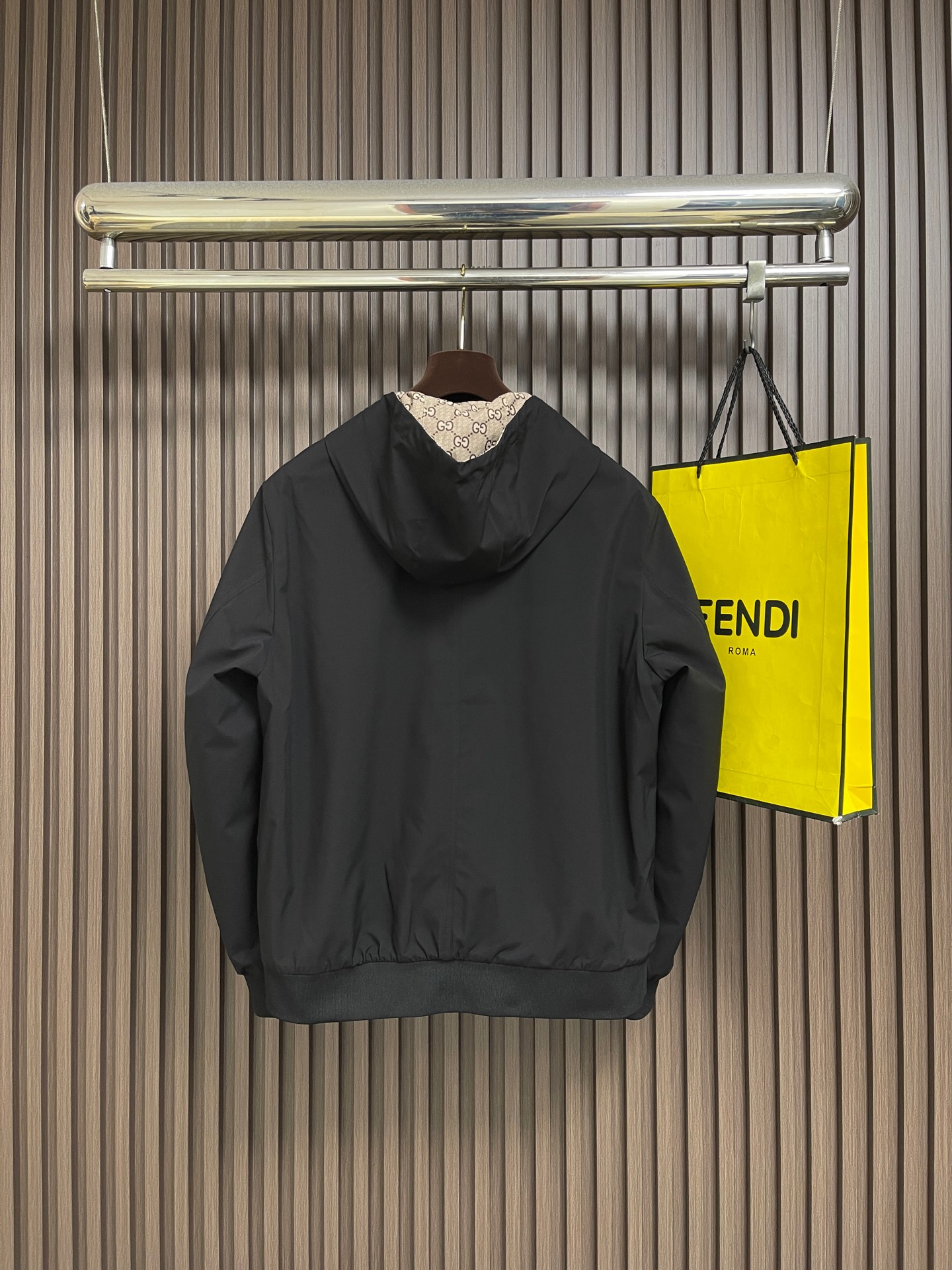 🛒🛒Gucci 双面棉质帆布刺绣标识夹克外套，采用100%精疏棉平纹梭织布，聚酯纤维梭织布，扁机罗纹，进口刺绣，数码直喷