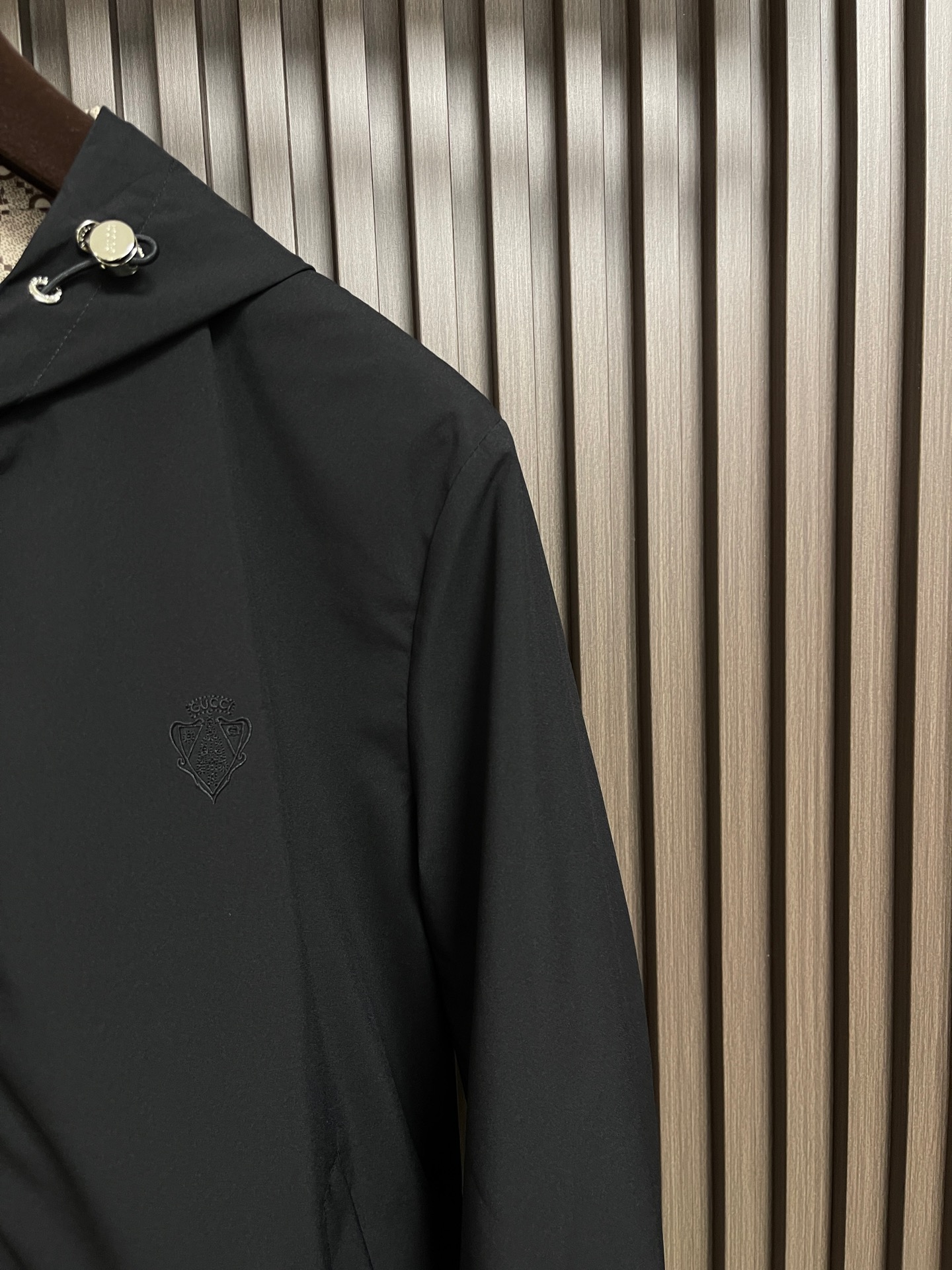 🛒🛒Gucci 双面棉质帆布刺绣标识夹克外套，采用100%精疏棉平纹梭织布，聚酯纤维梭织布，扁机罗纹，进口刺绣，数码直喷