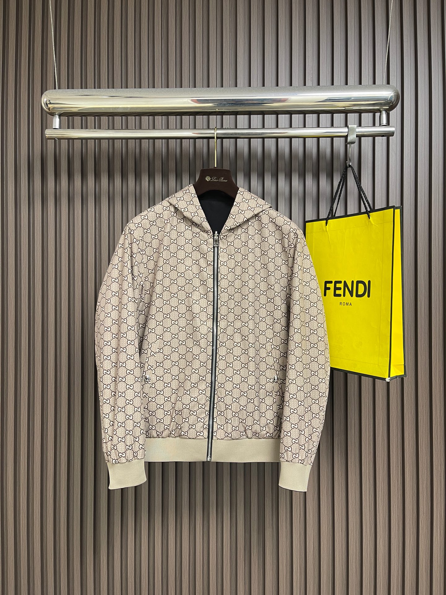 🛒🛒Gucci 双面棉质帆布刺绣标识夹克外套，采用100%精疏棉平纹梭织布，聚酯纤维梭织布，扁机罗纹，进口刺绣，数码直喷