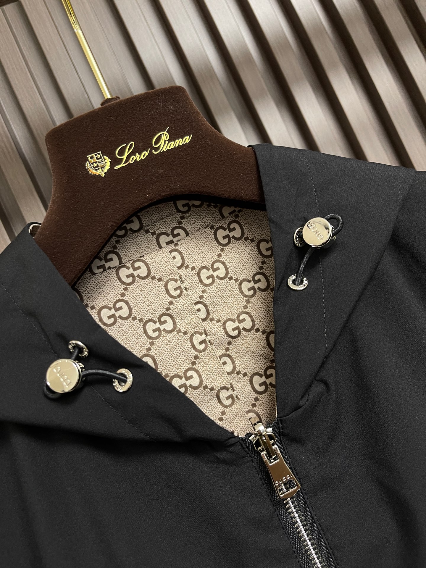 🛒🛒Gucci 双面棉质帆布刺绣标识夹克外套，采用100%精疏棉平纹梭织布，聚酯纤维梭织布，扁机罗纹，进口刺绣，数码直喷