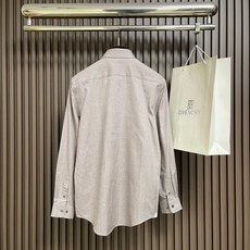 🛒🛒Loro piana 诺悠翩雅 高端男士长袖衬衫,在追求品质与风格的同时品牌以其卓越的工艺和独特的设计理念,再次引领 🛒🛒Loro piana 诺悠翩雅 高端男士长袖衬衫,在追求品质与风格的同时品牌以其卓越的工艺和独特的设计理念,再次引领
